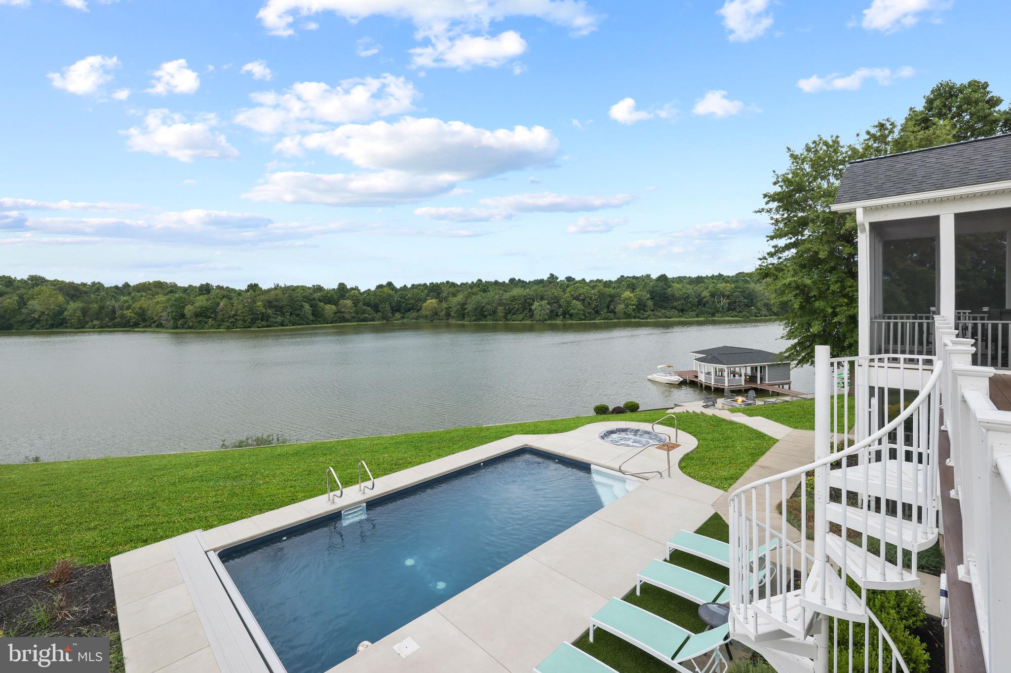 THALIA SHORES - Residential