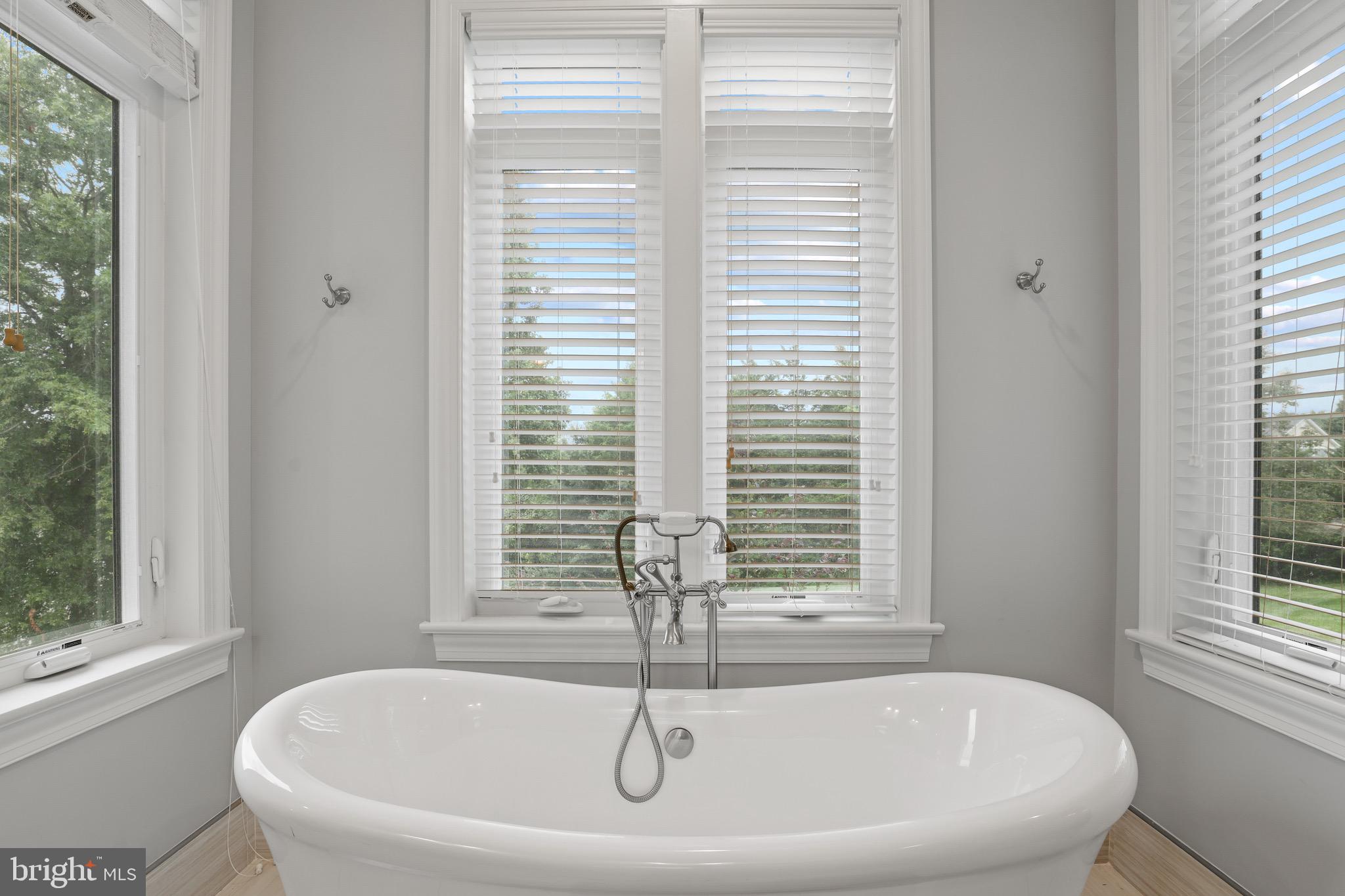 THALIA SHORES - Residential