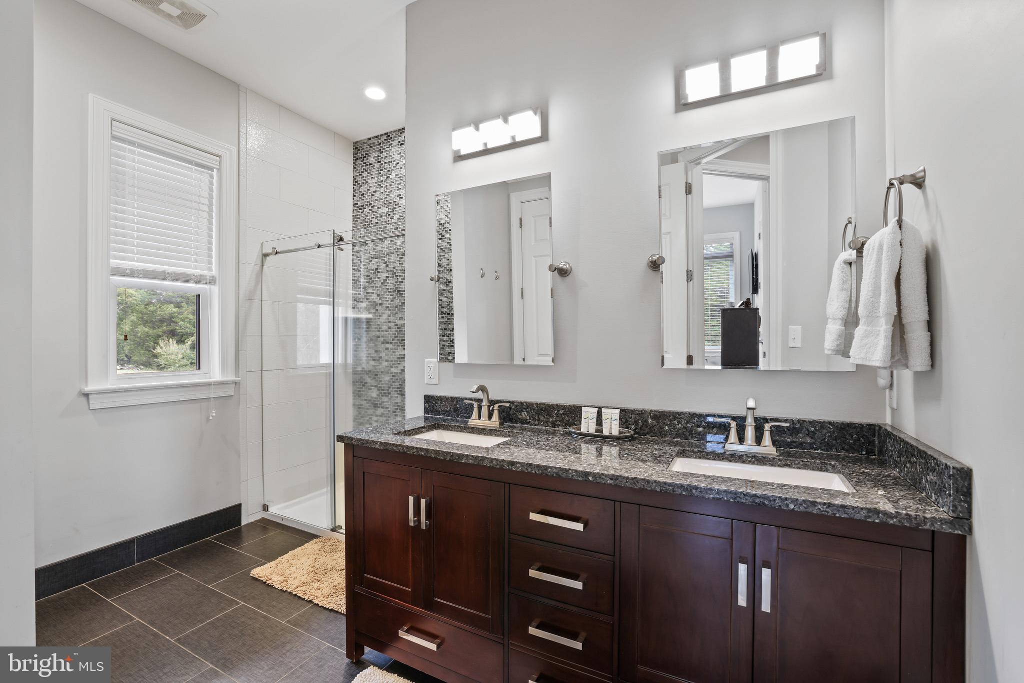 THALIA SHORES - Residential