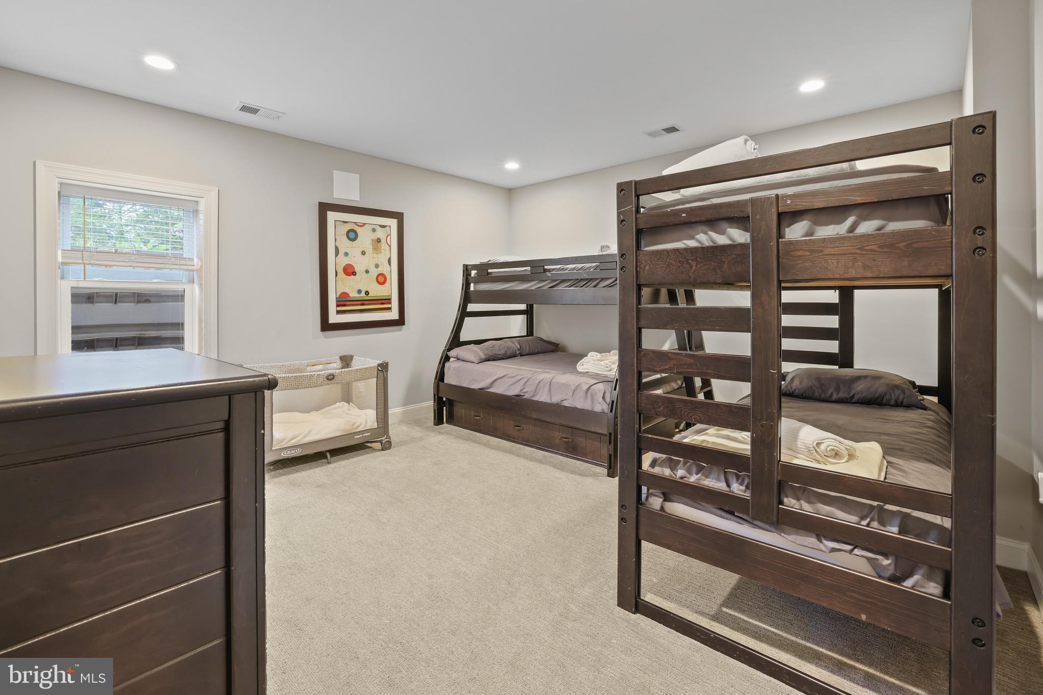 THALIA SHORES - Residential