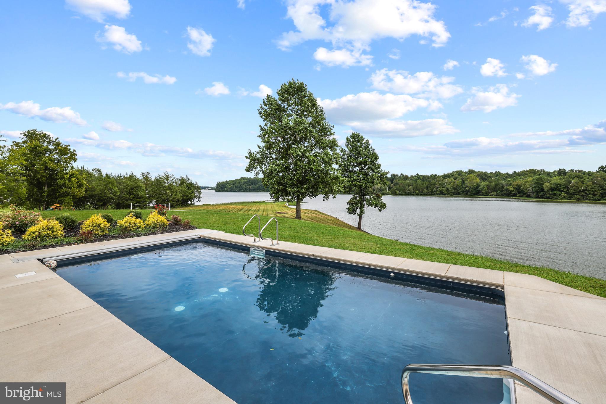 THALIA SHORES - Residential