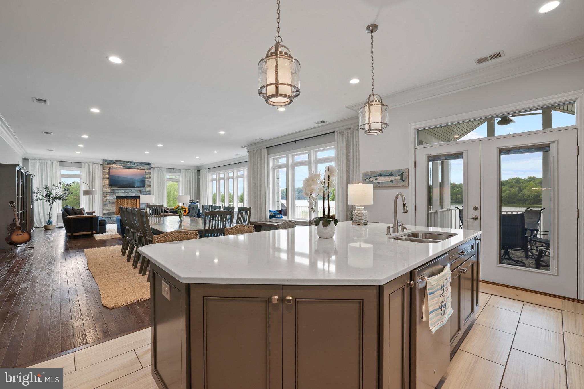 THALIA SHORES - Residential