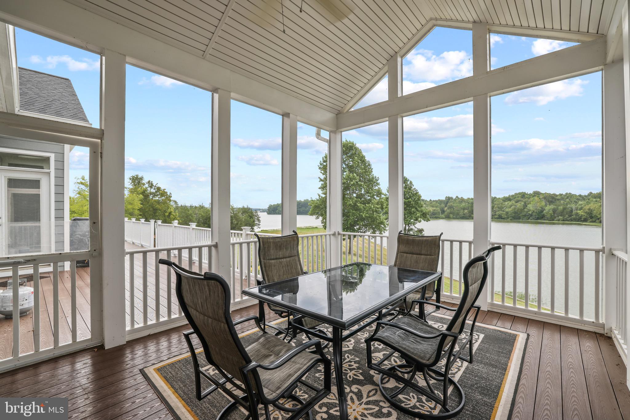 THALIA SHORES - Residential