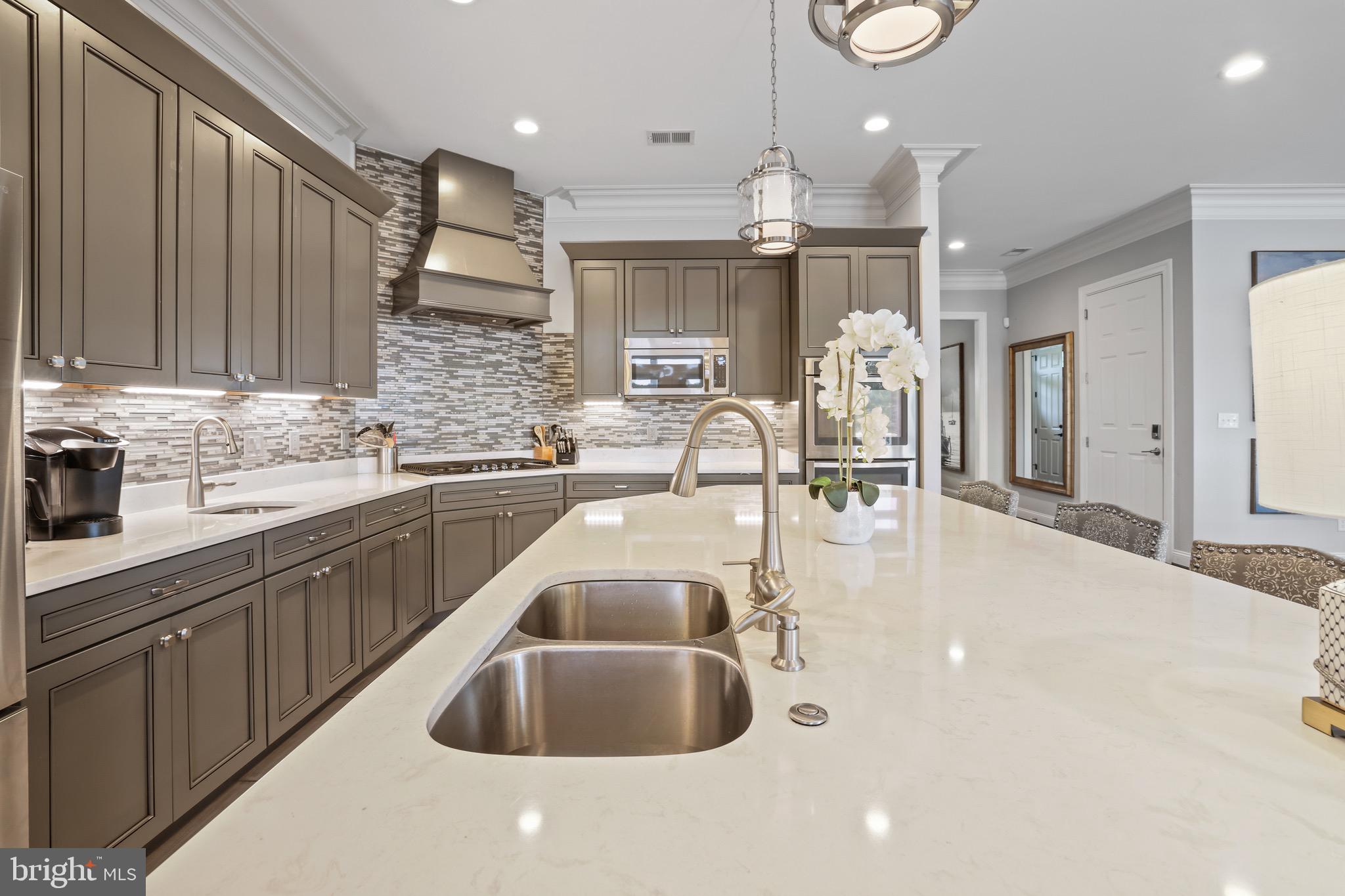 THALIA SHORES - Residential