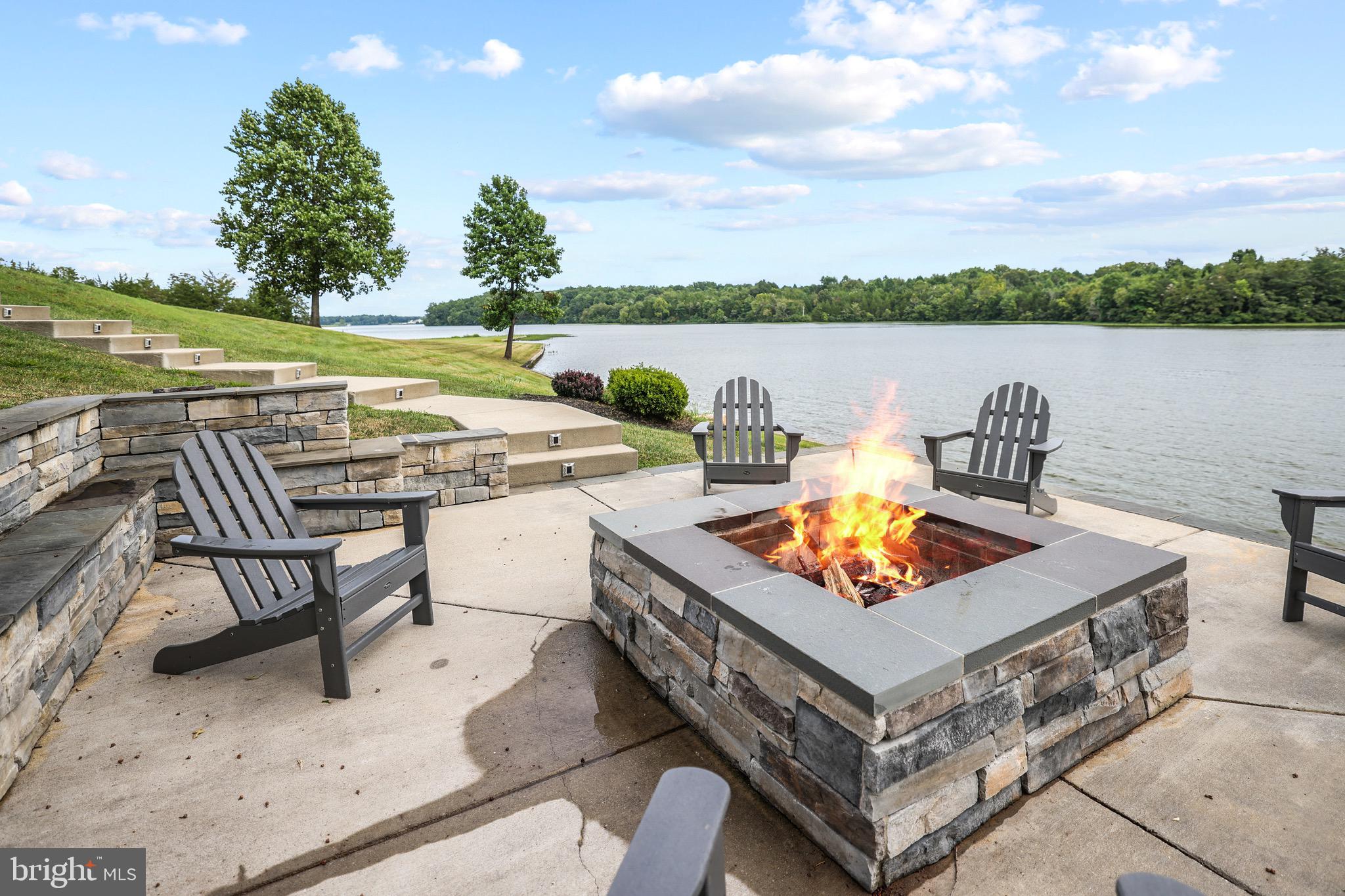 THALIA SHORES - Residential