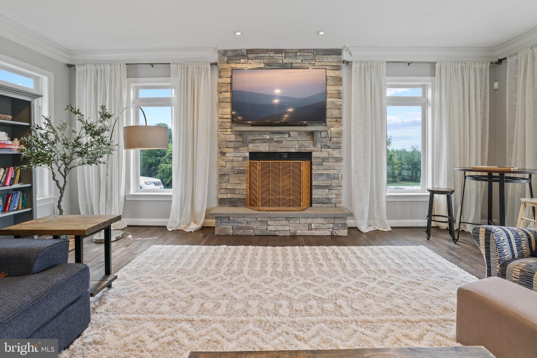 THALIA SHORES - Residential