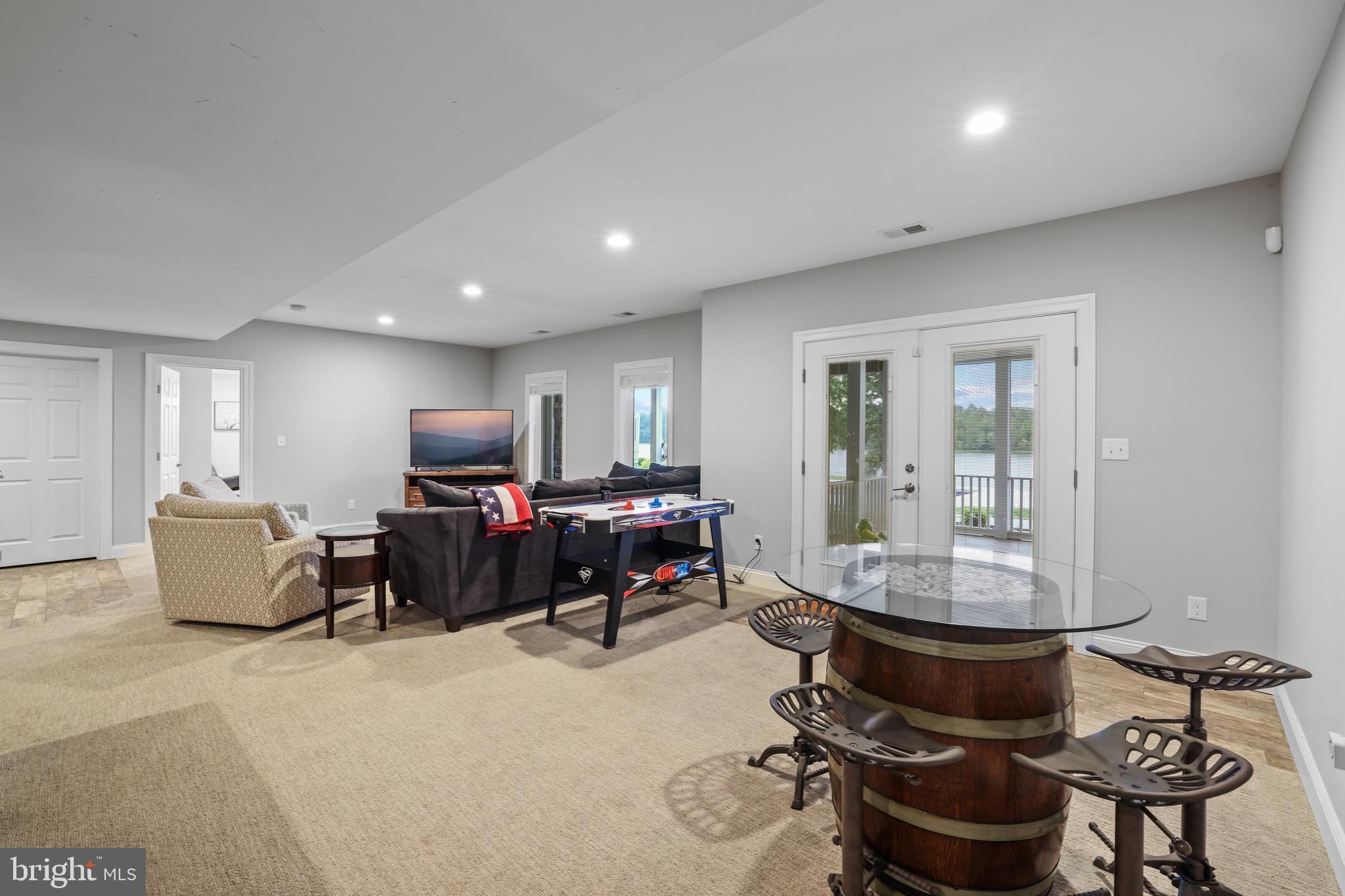 THALIA SHORES - Residential