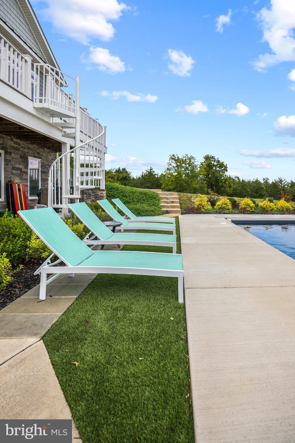 THALIA SHORES - Residential