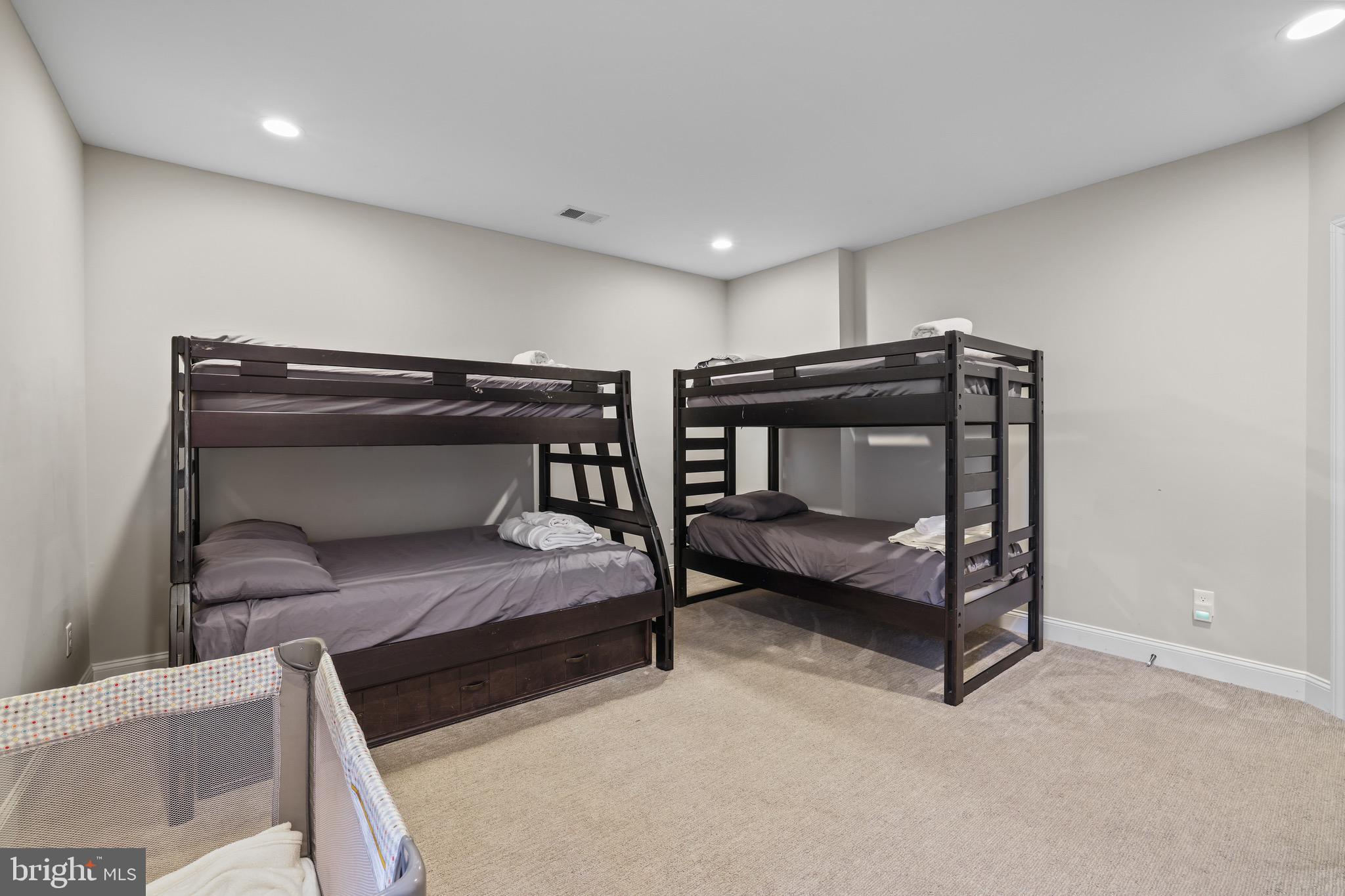 THALIA SHORES - Residential