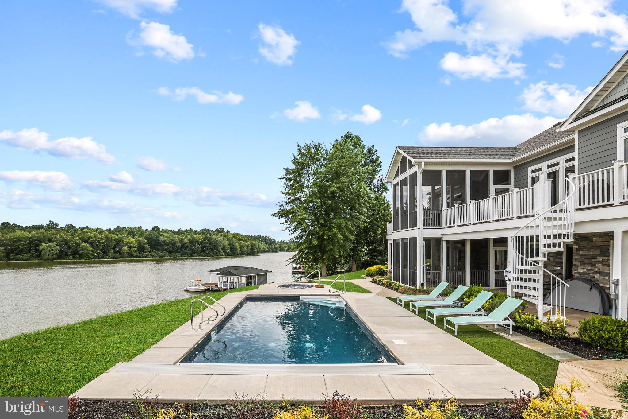 THALIA SHORES - Residential