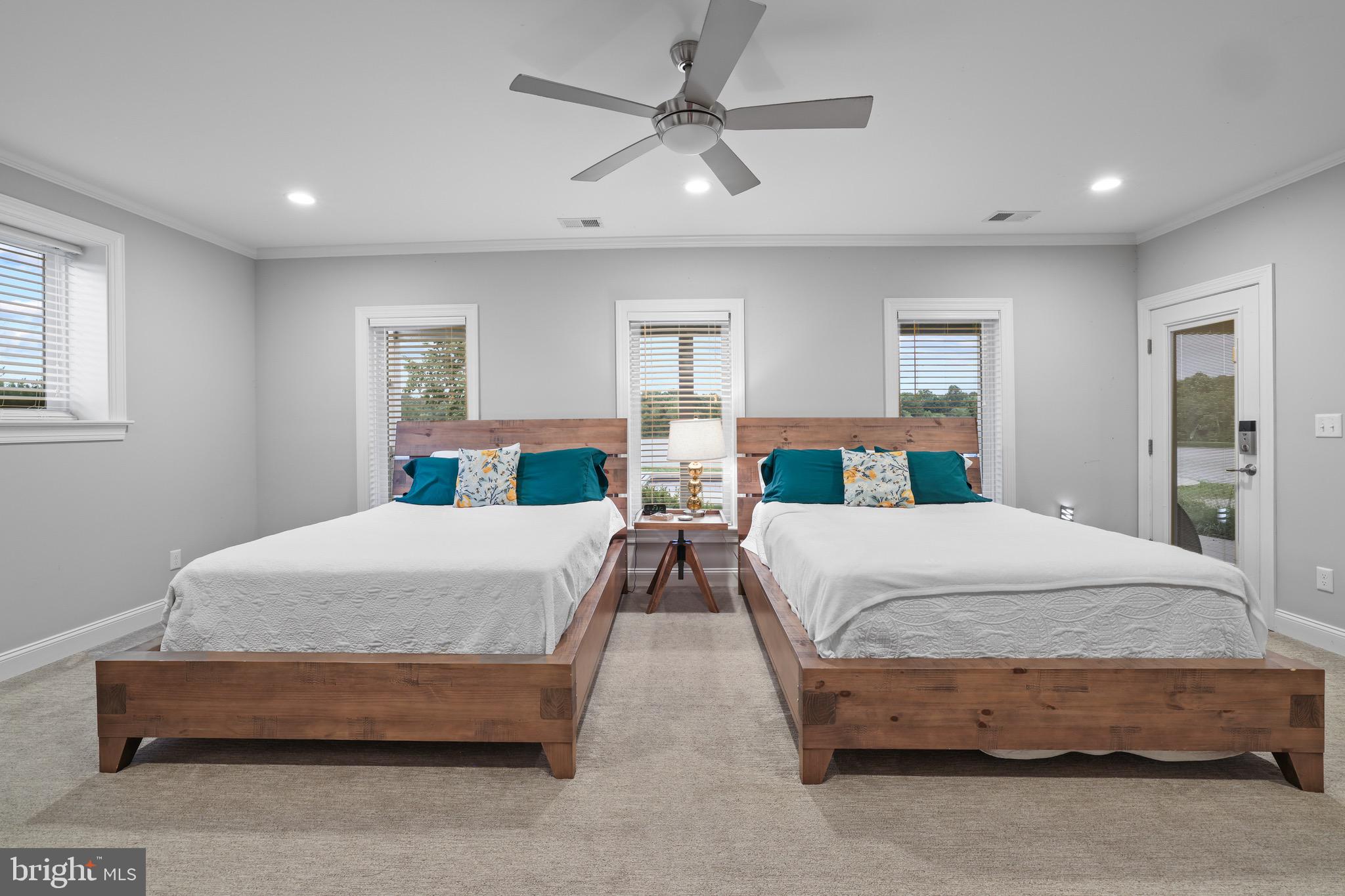 THALIA SHORES - Residential