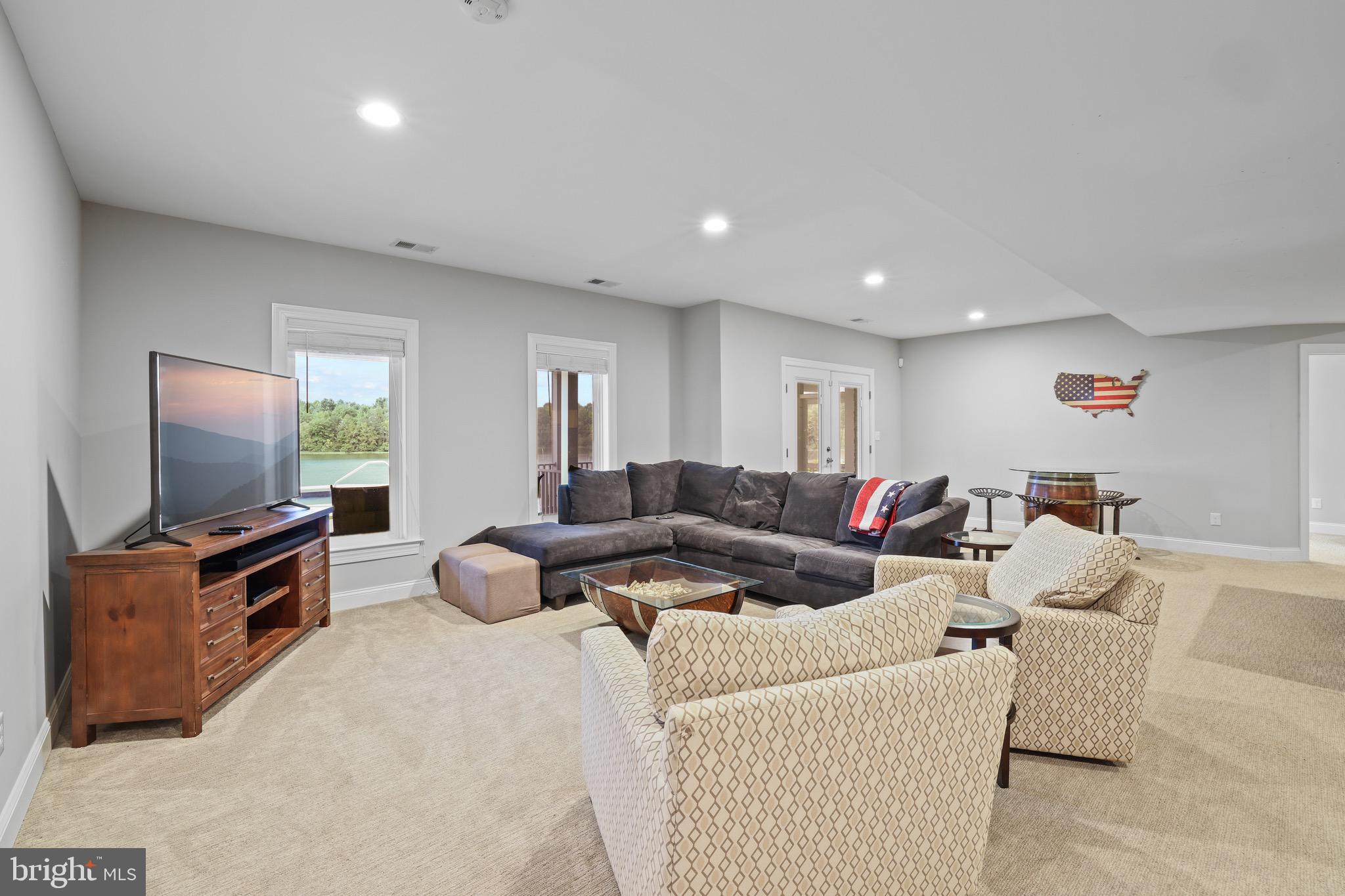 THALIA SHORES - Residential