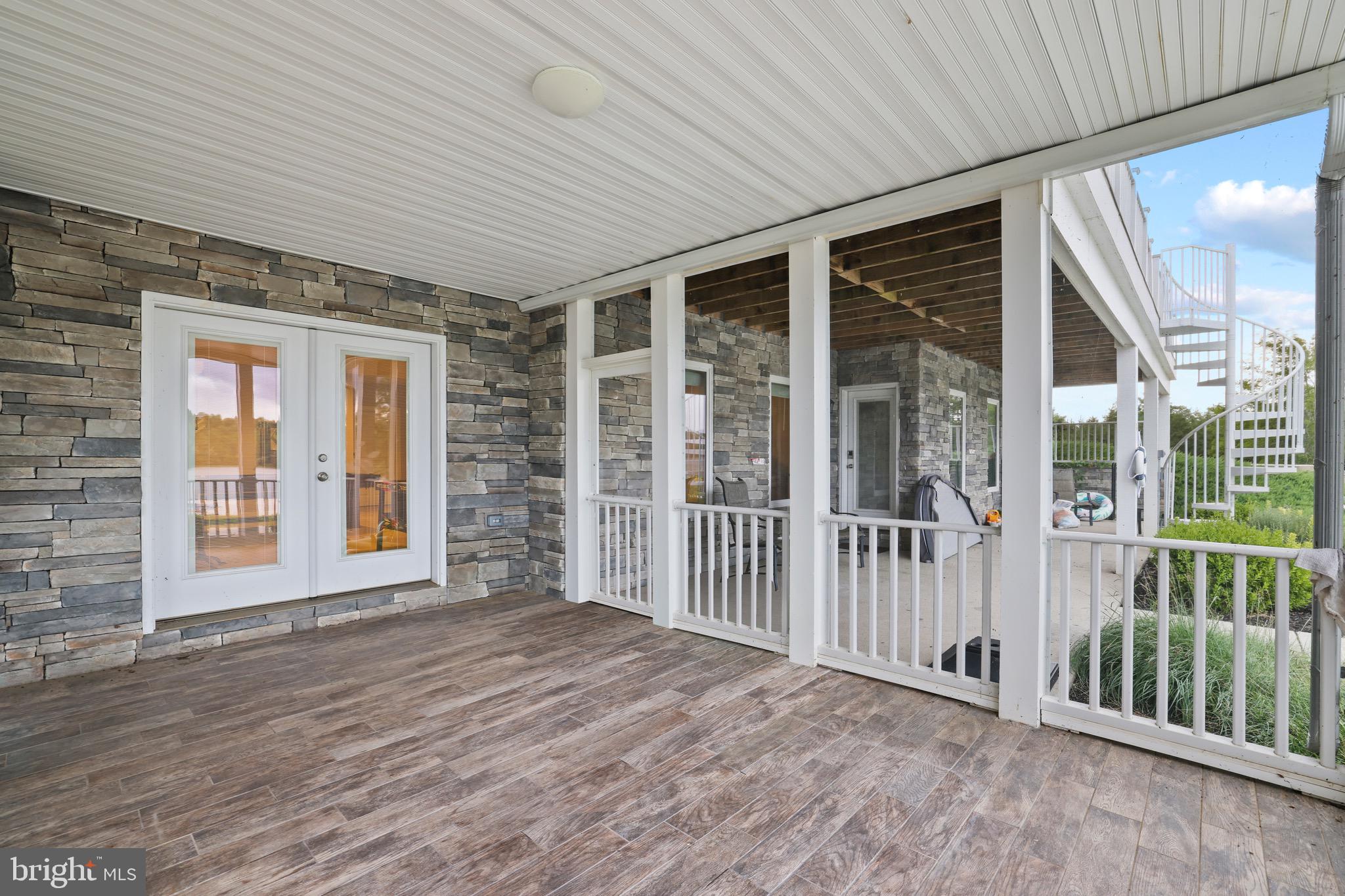 THALIA SHORES - Residential