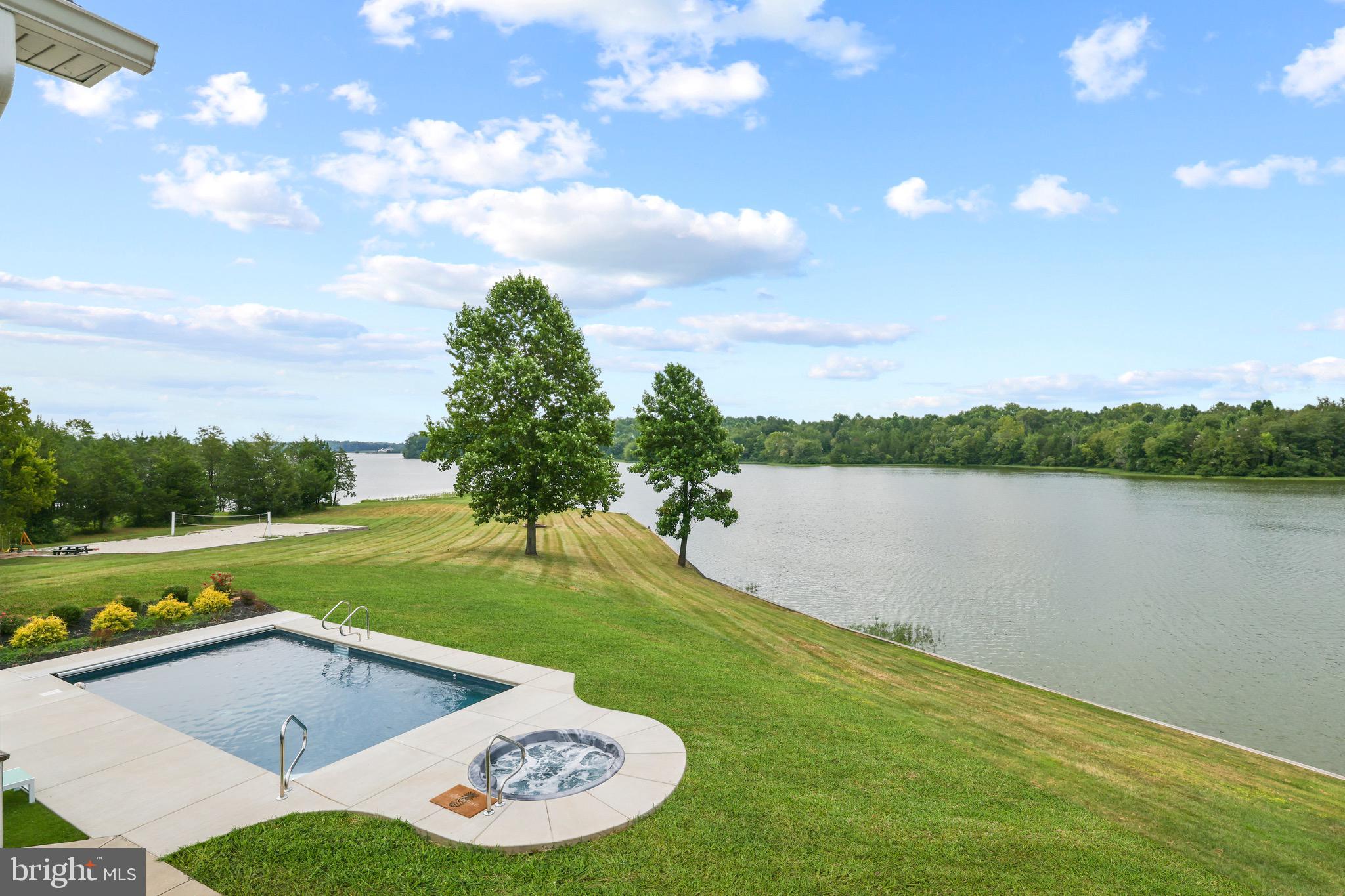 THALIA SHORES - Residential