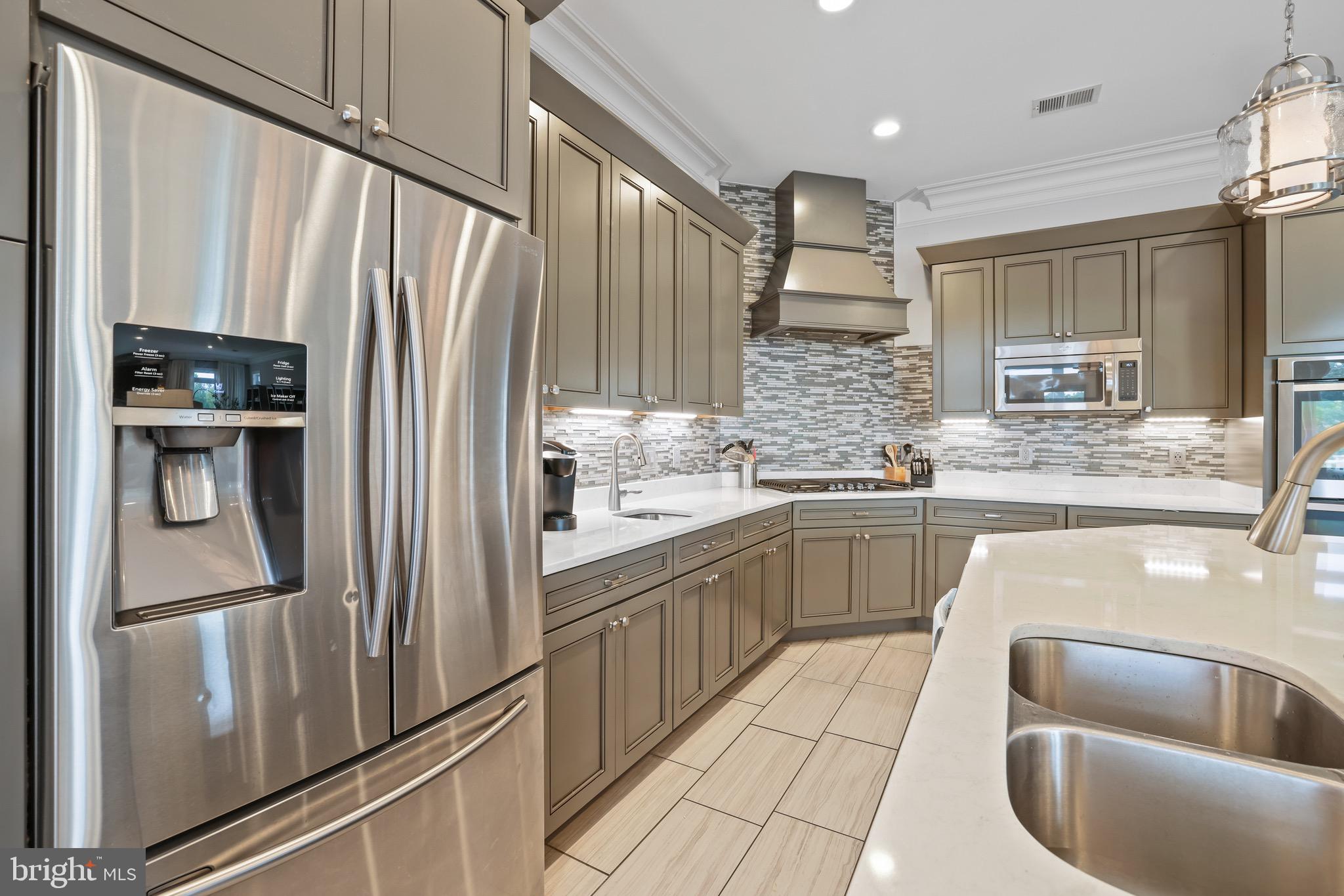 THALIA SHORES - Residential