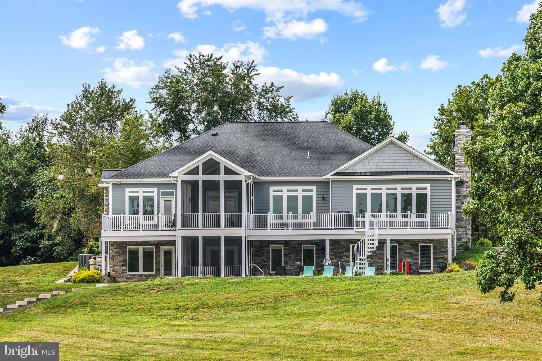 THALIA SHORES - Residential