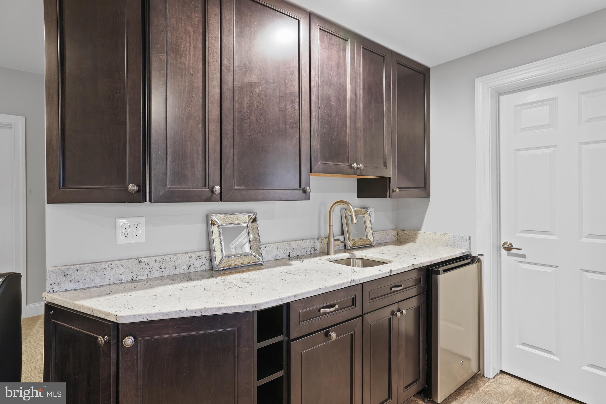 THALIA SHORES - Residential