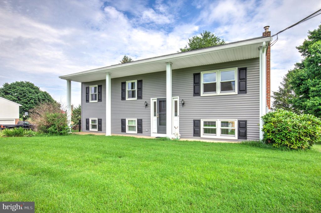 Photo of 635 W Orange Street, LITITZ, PA 17543 (MLS # PALA2072448)