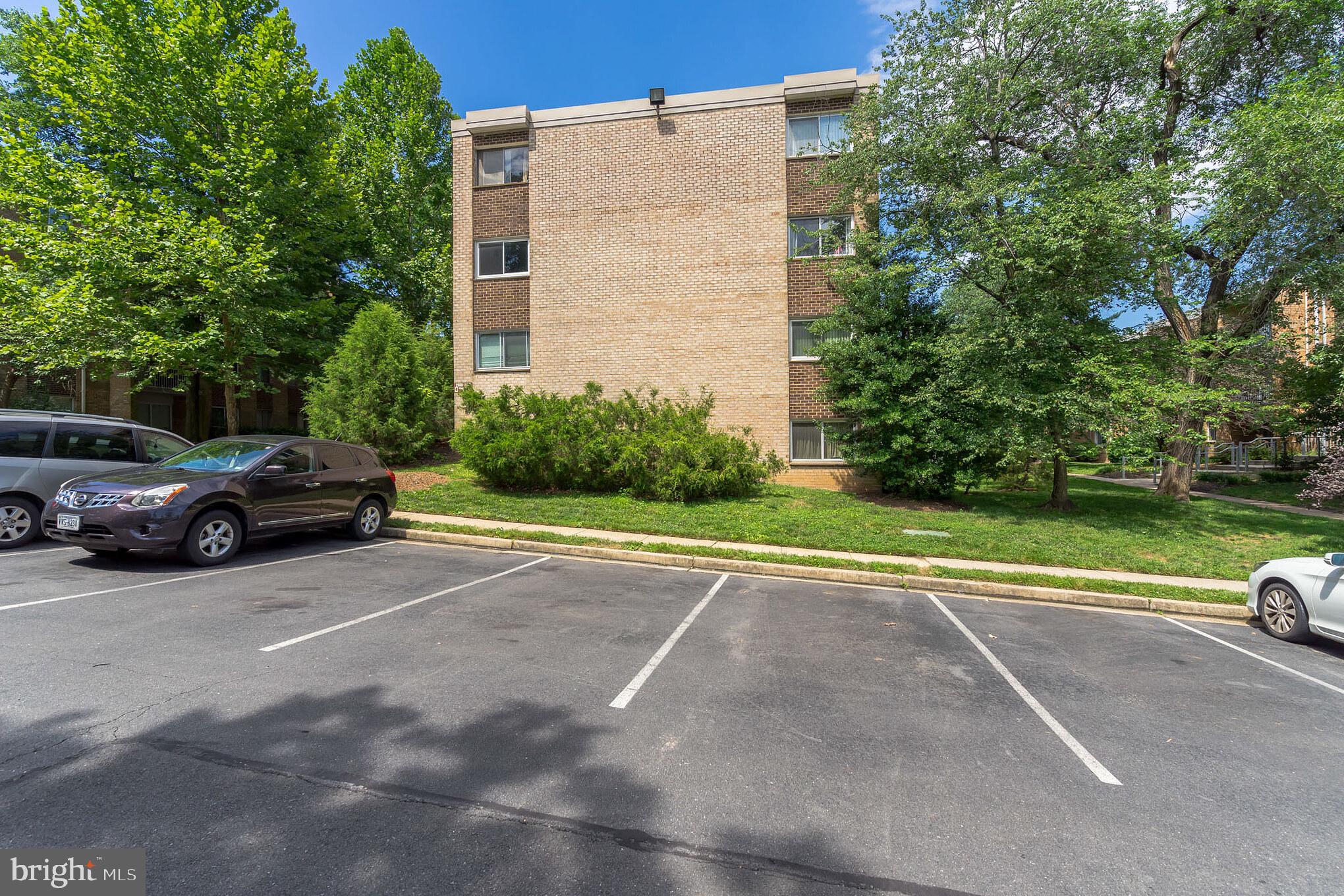 YORKTOWNE SQUARE - Residential