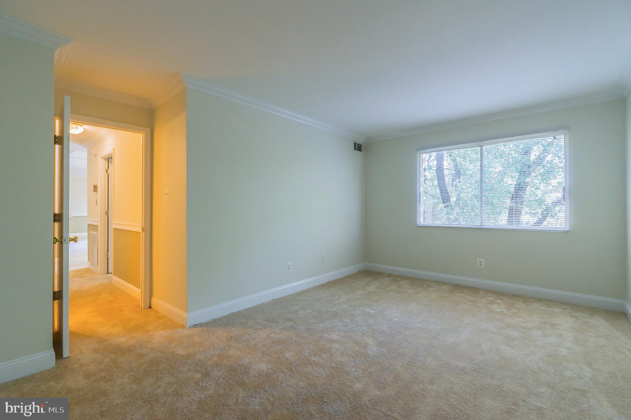 YORKTOWNE SQUARE - Residential