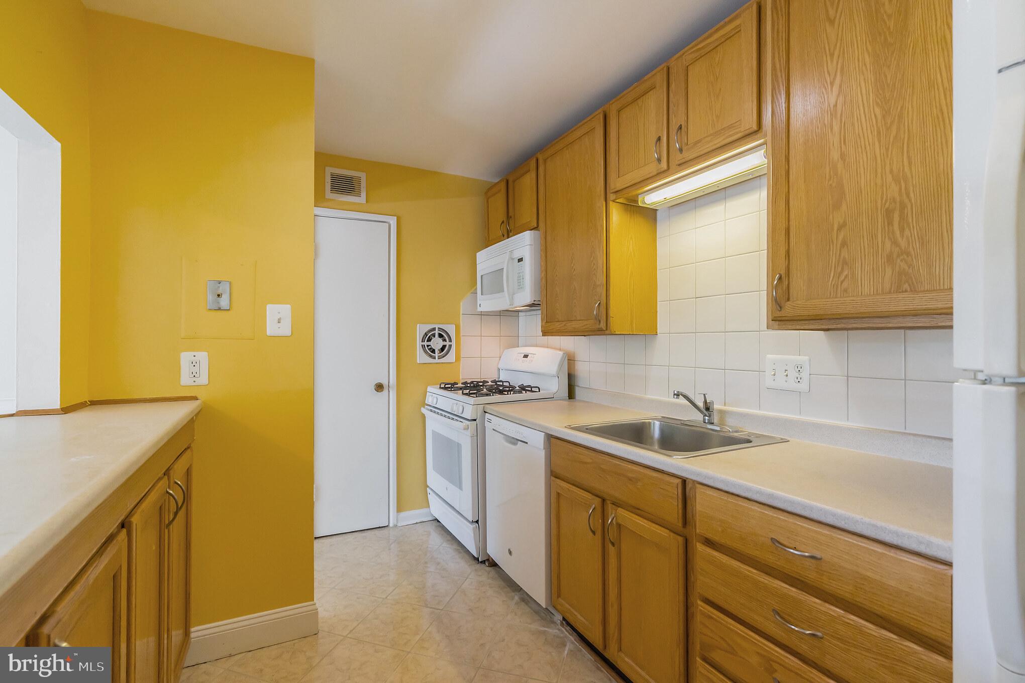 YORKTOWNE SQUARE - Residential