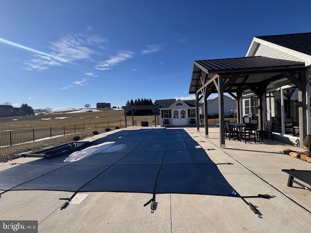 ROLLING HILLS ESTATES - Residential