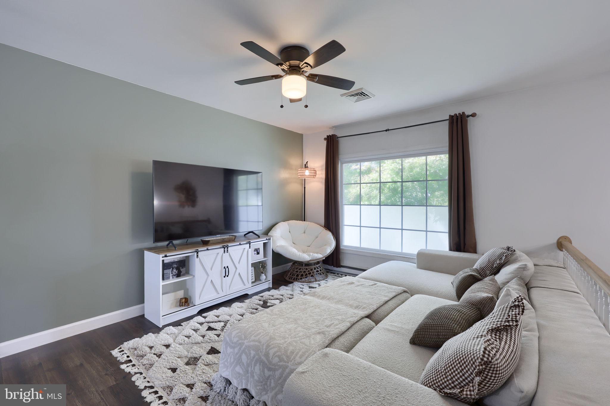 18 LYNNWOOD DRIVE