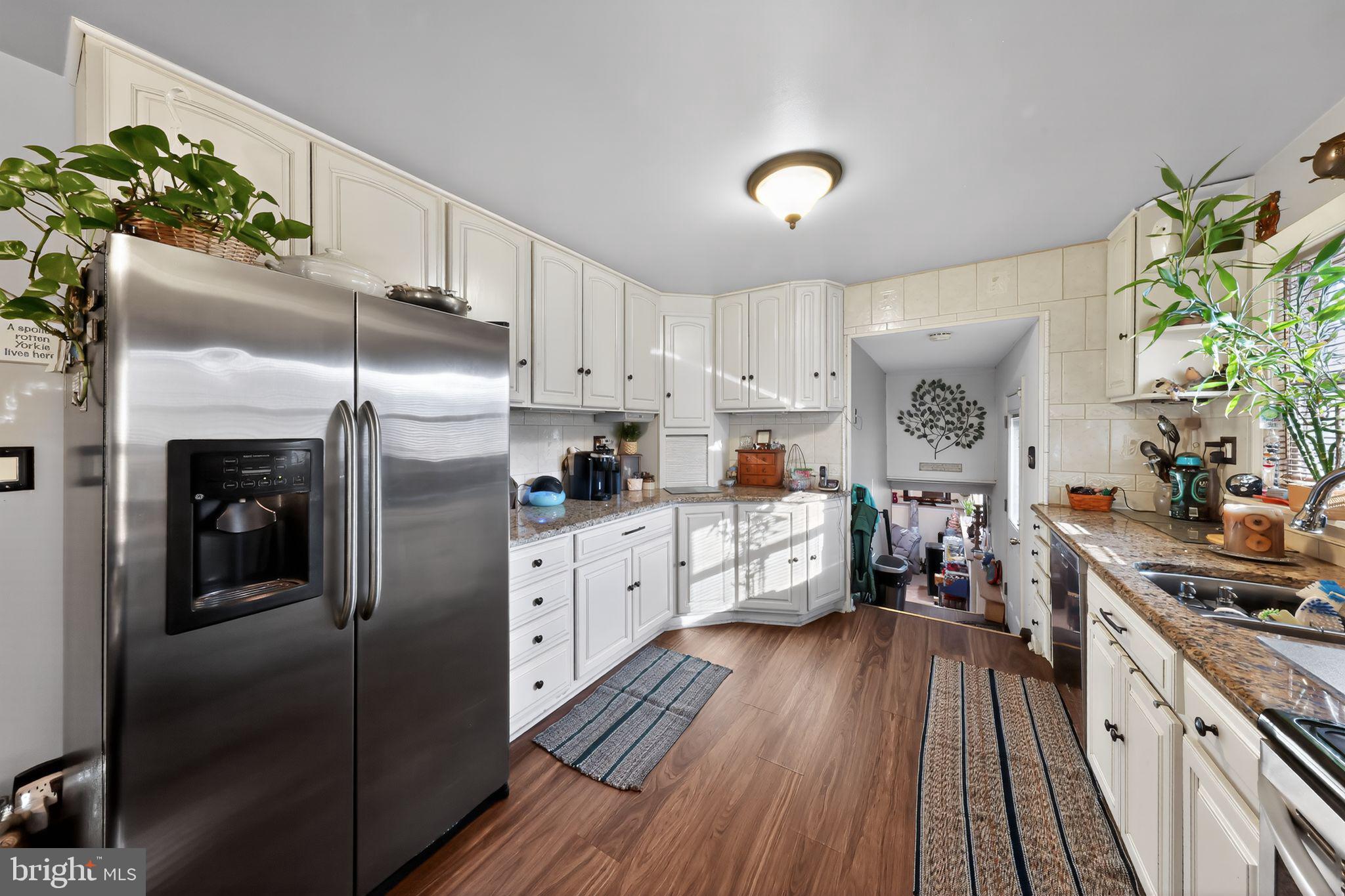 871 BROADFIELD DRIVE