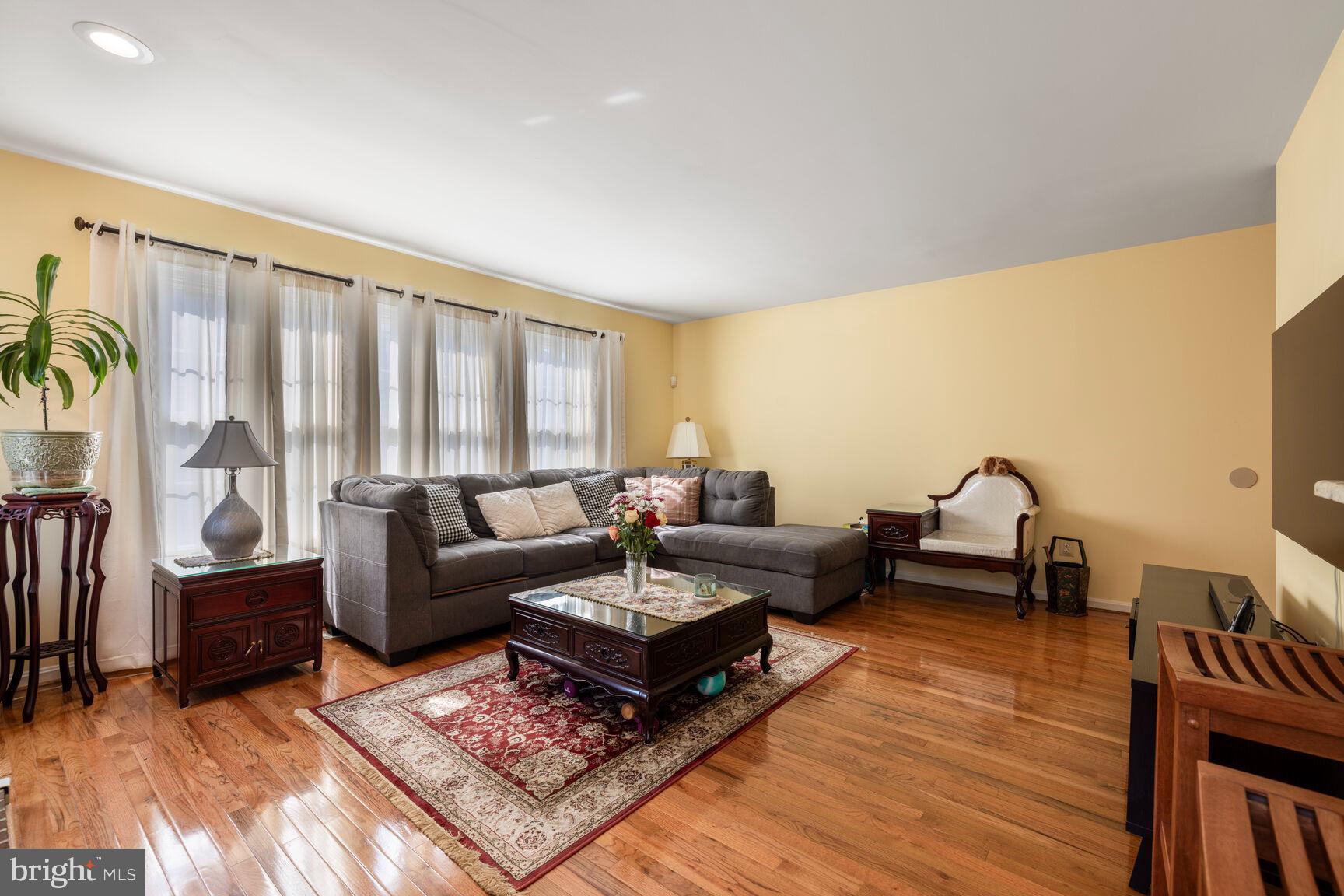 KINGS SQUARE - Residential