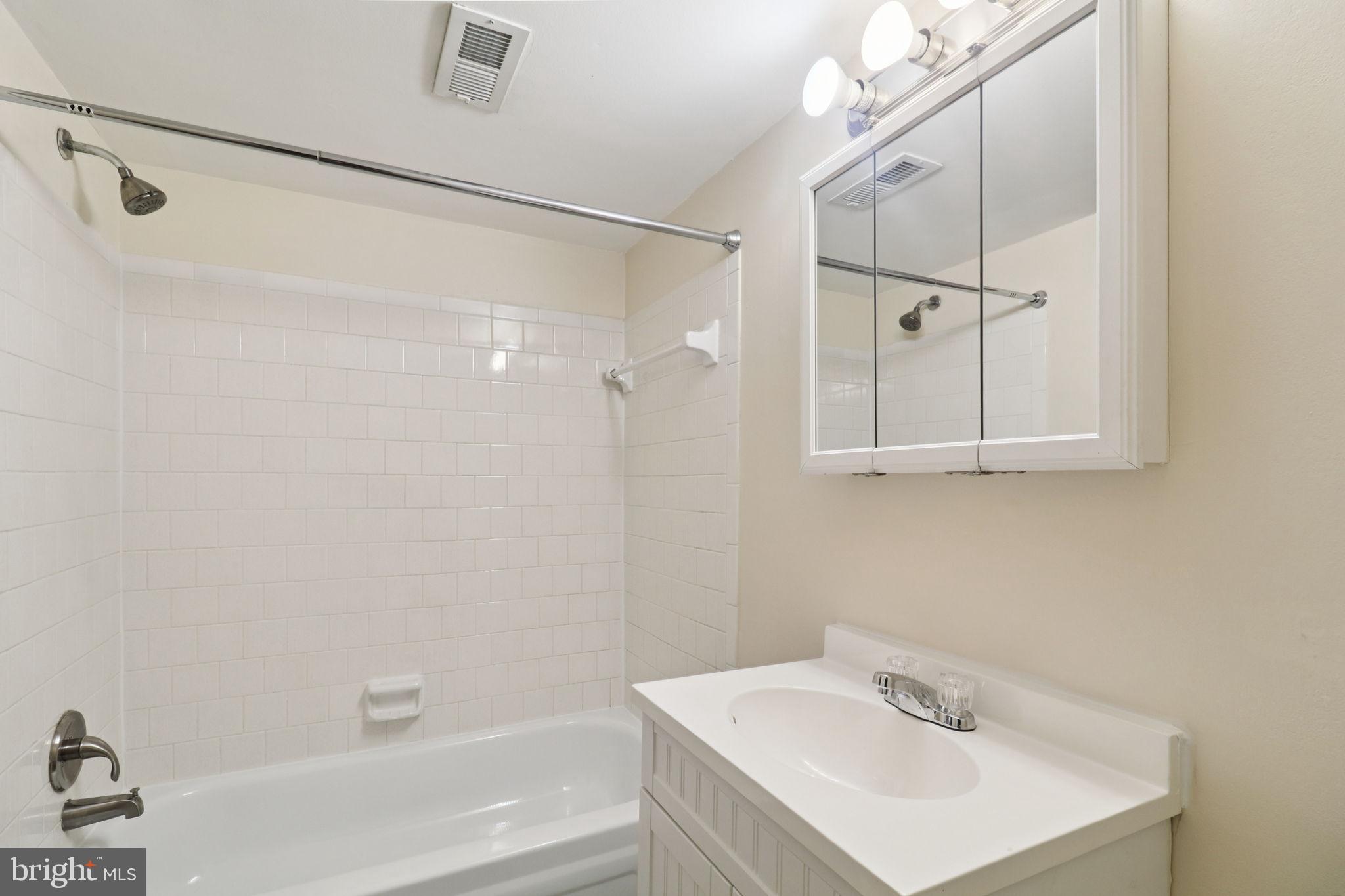 TREETOP CONDO - Residential