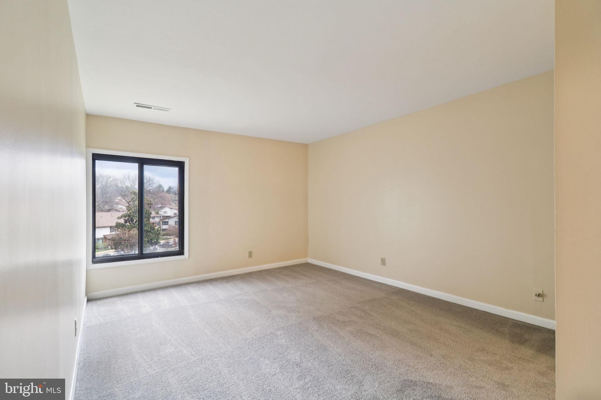 TREETOP CONDO - Residential