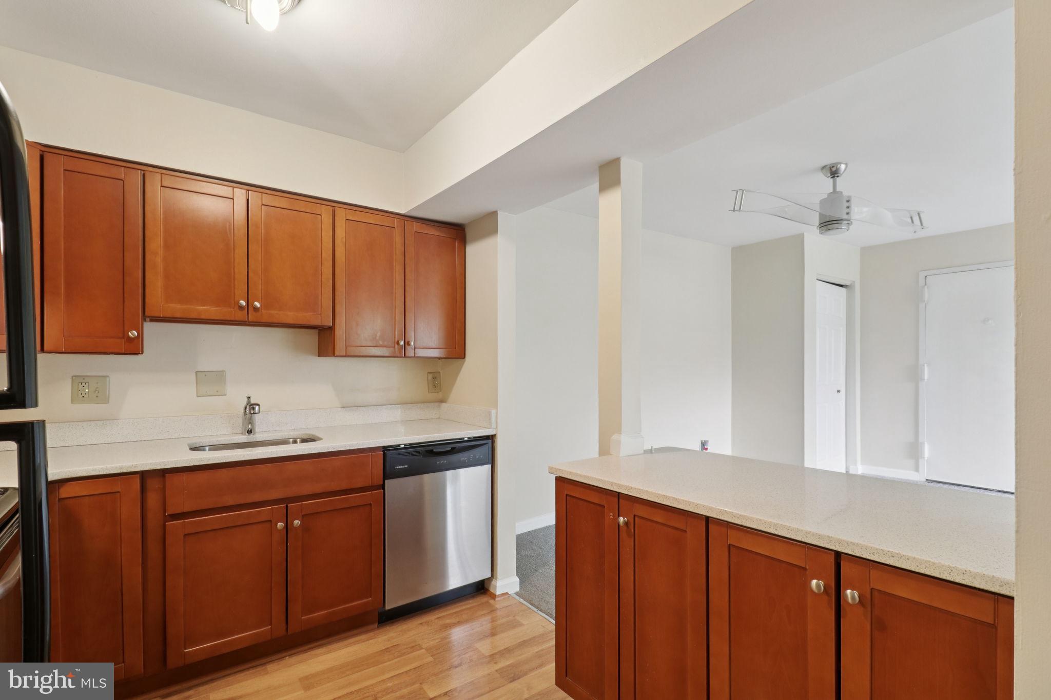 TREETOP CONDO - Residential