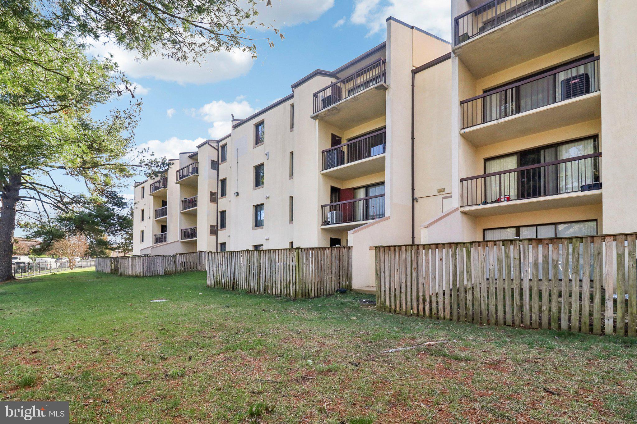 TREETOP CONDO - Residential