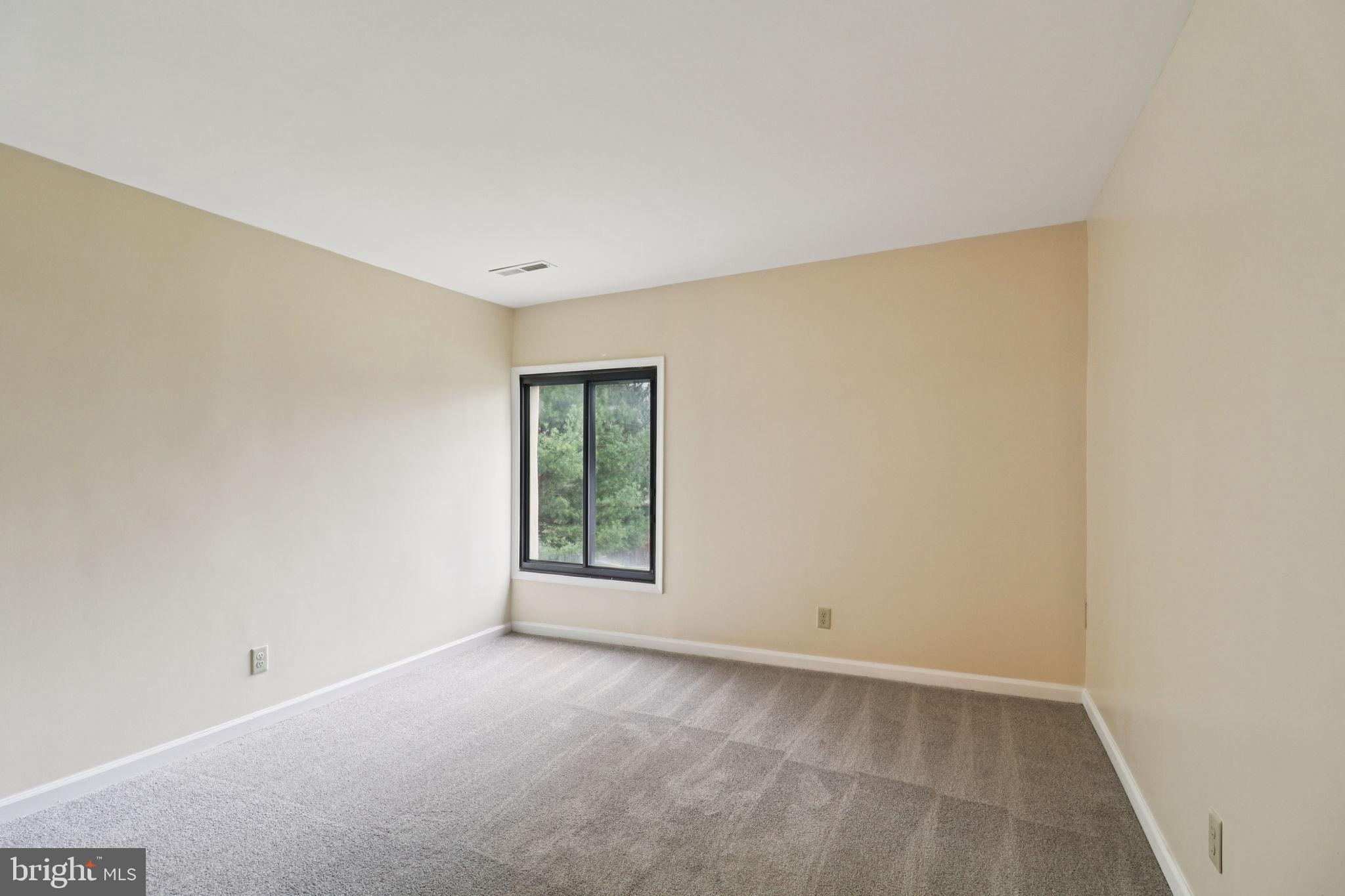 TREETOP CONDO - Residential