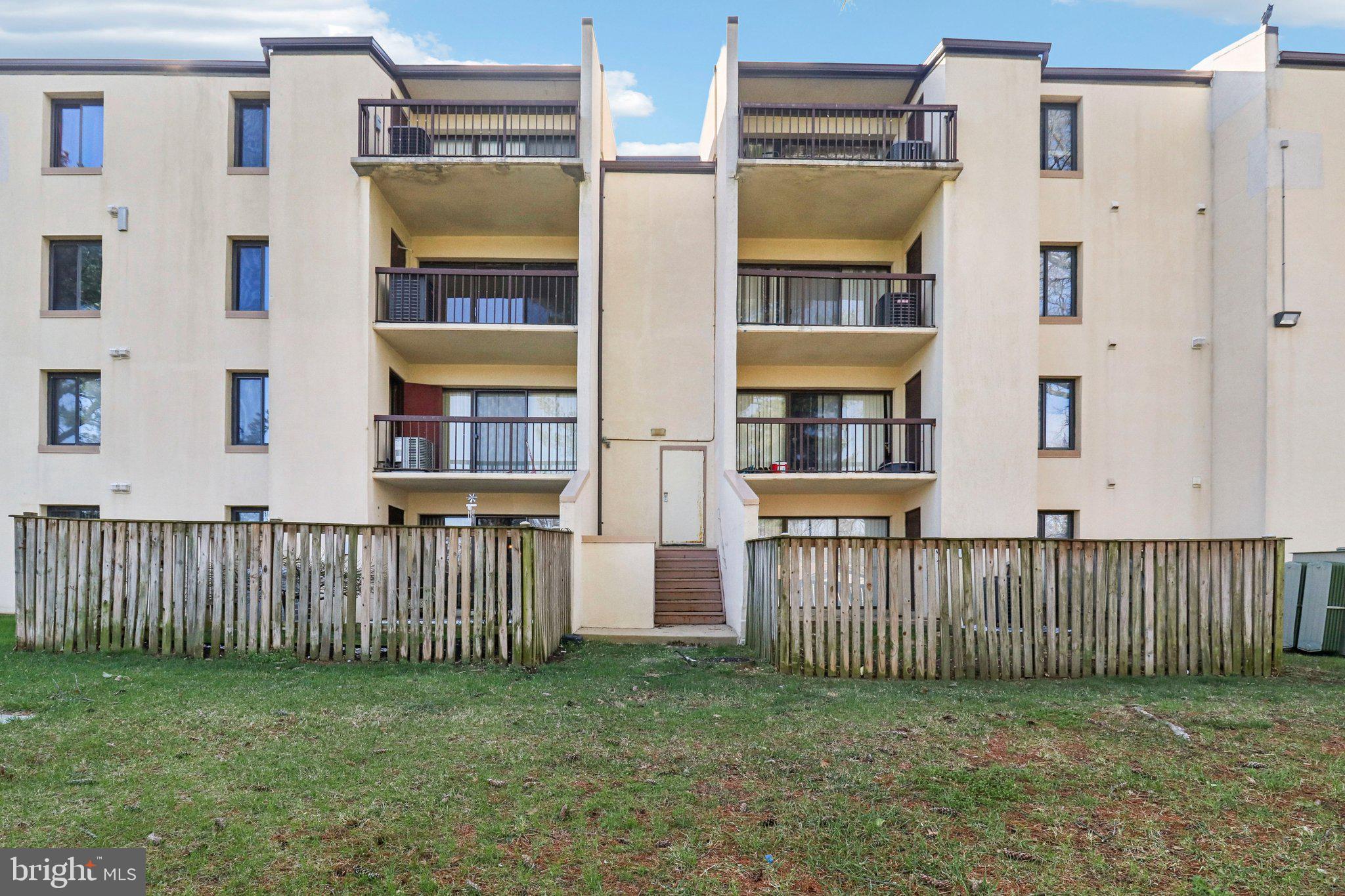 TREETOP CONDO - Residential