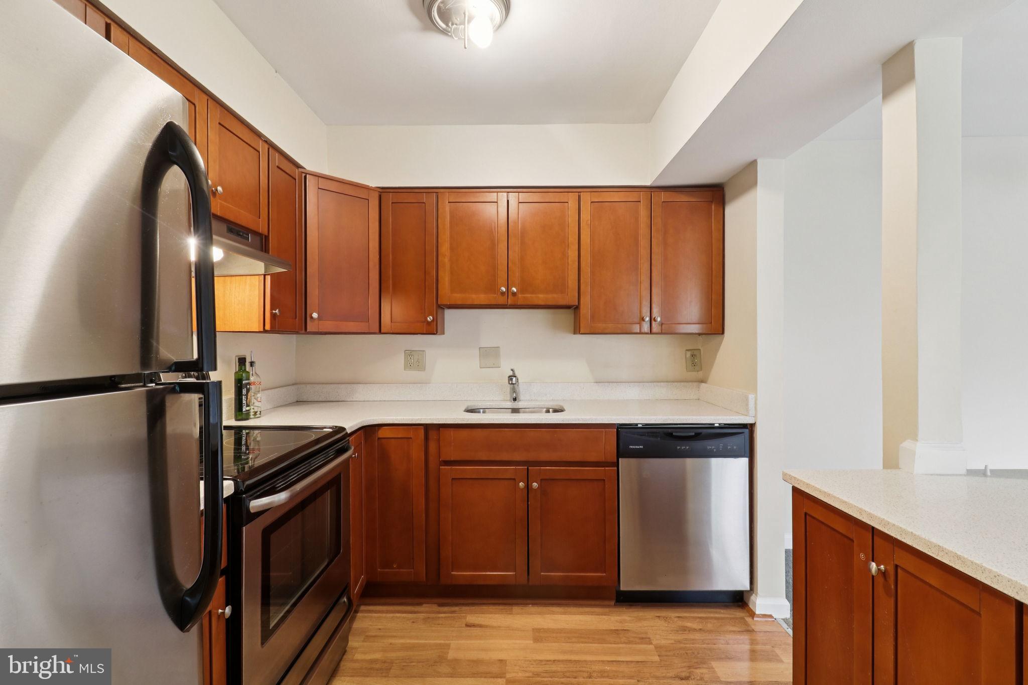 TREETOP CONDO - Residential