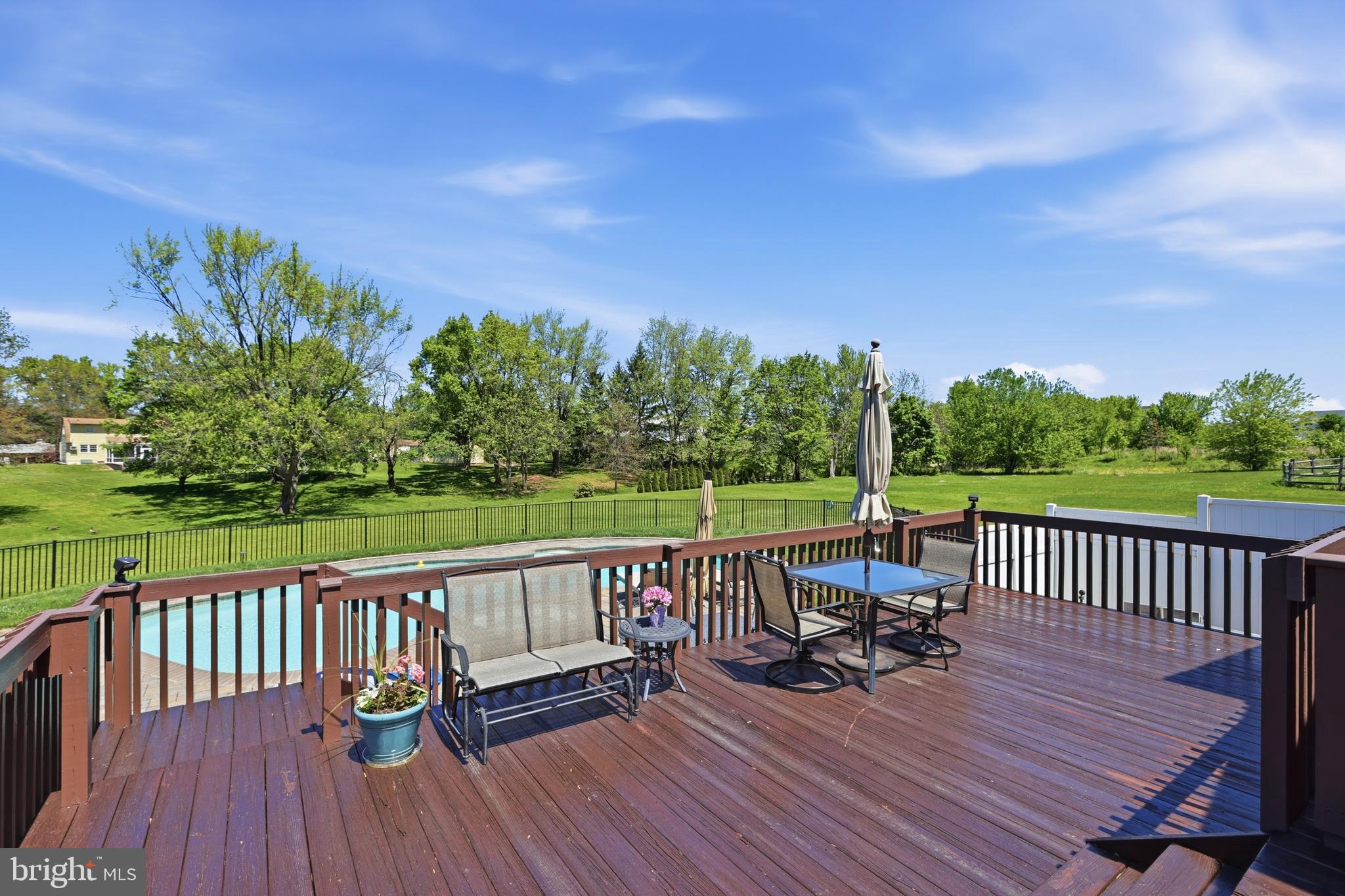 COUNTRY MEADOWS - Residential