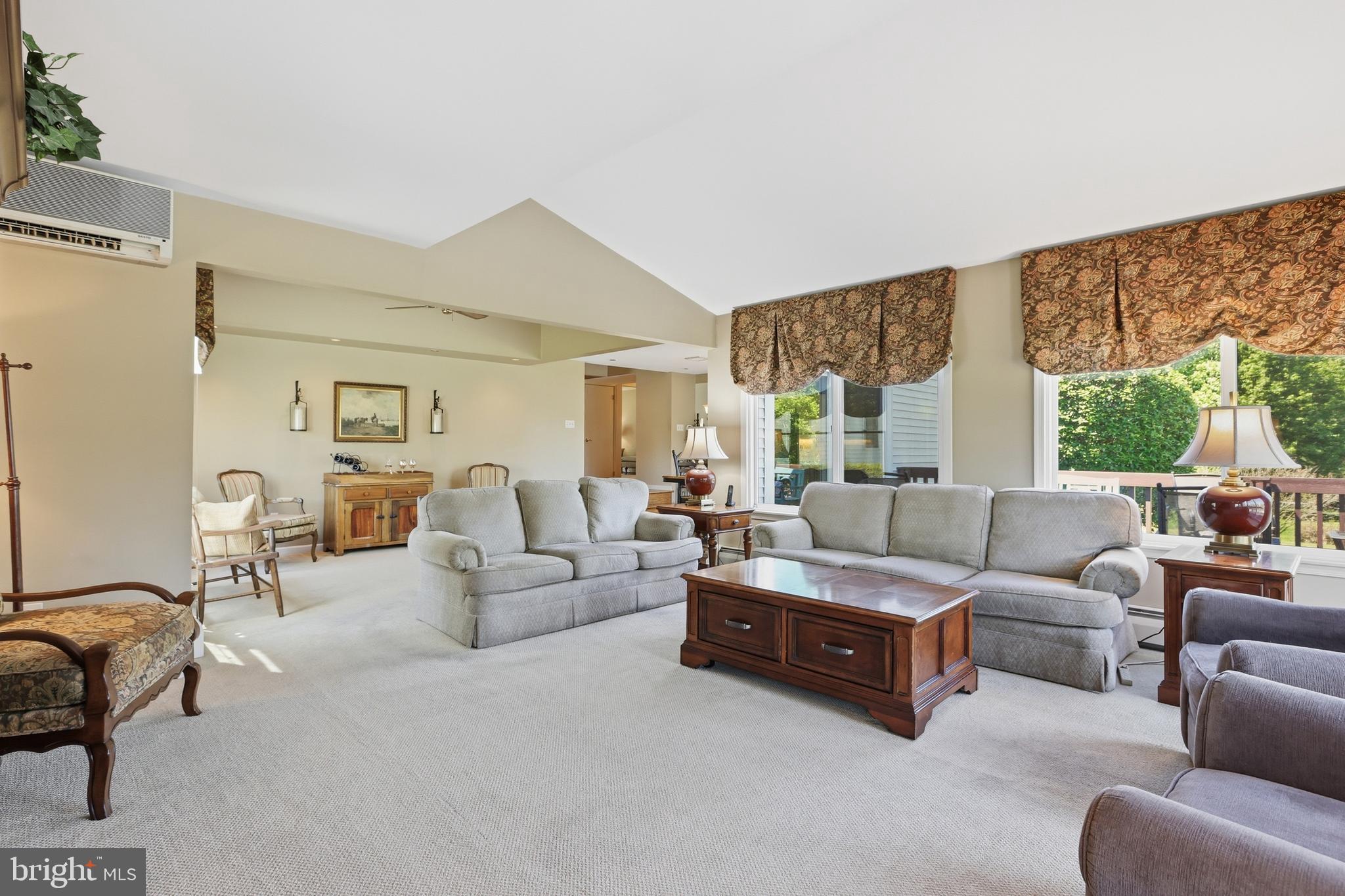 COUNTRY MEADOWS - Residential
