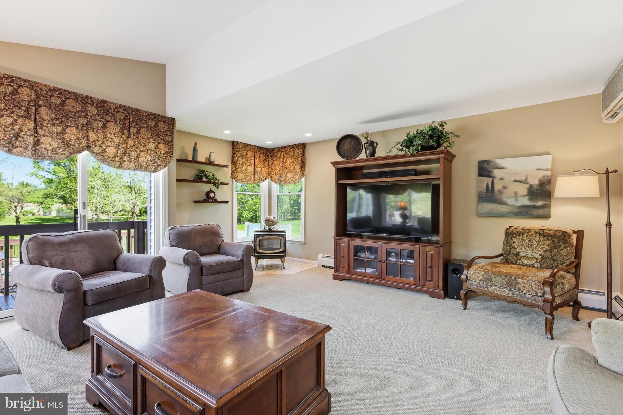 COUNTRY MEADOWS - Residential