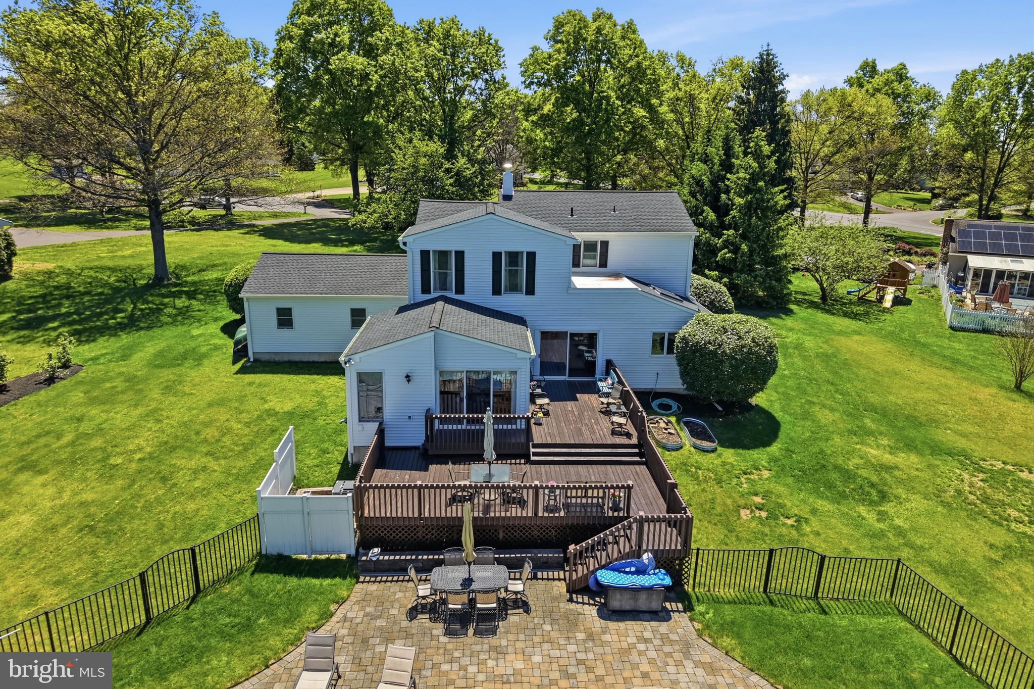 COUNTRY MEADOWS - Residential