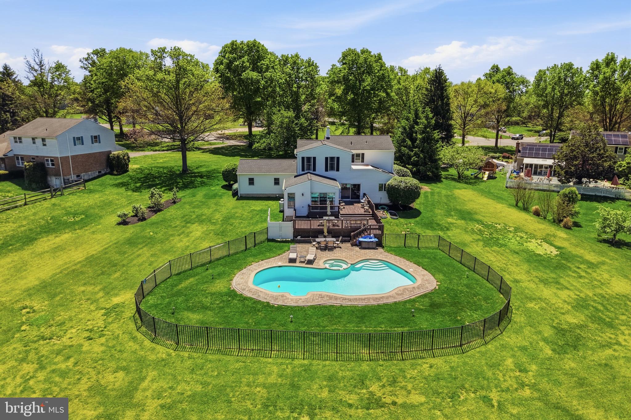 COUNTRY MEADOWS - Residential