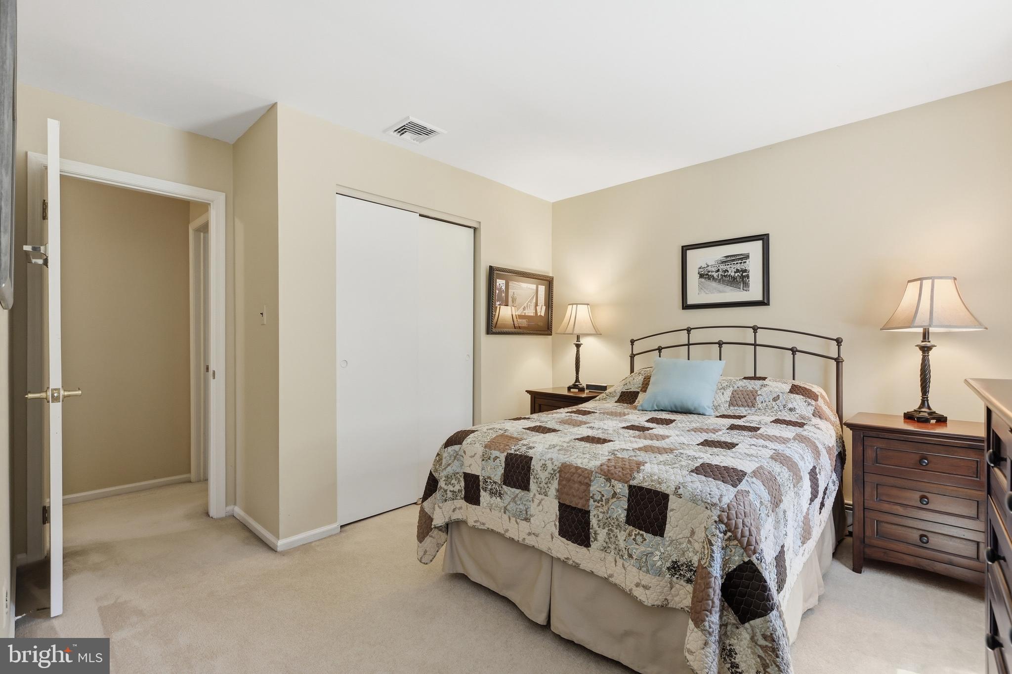 COUNTRY MEADOWS - Residential