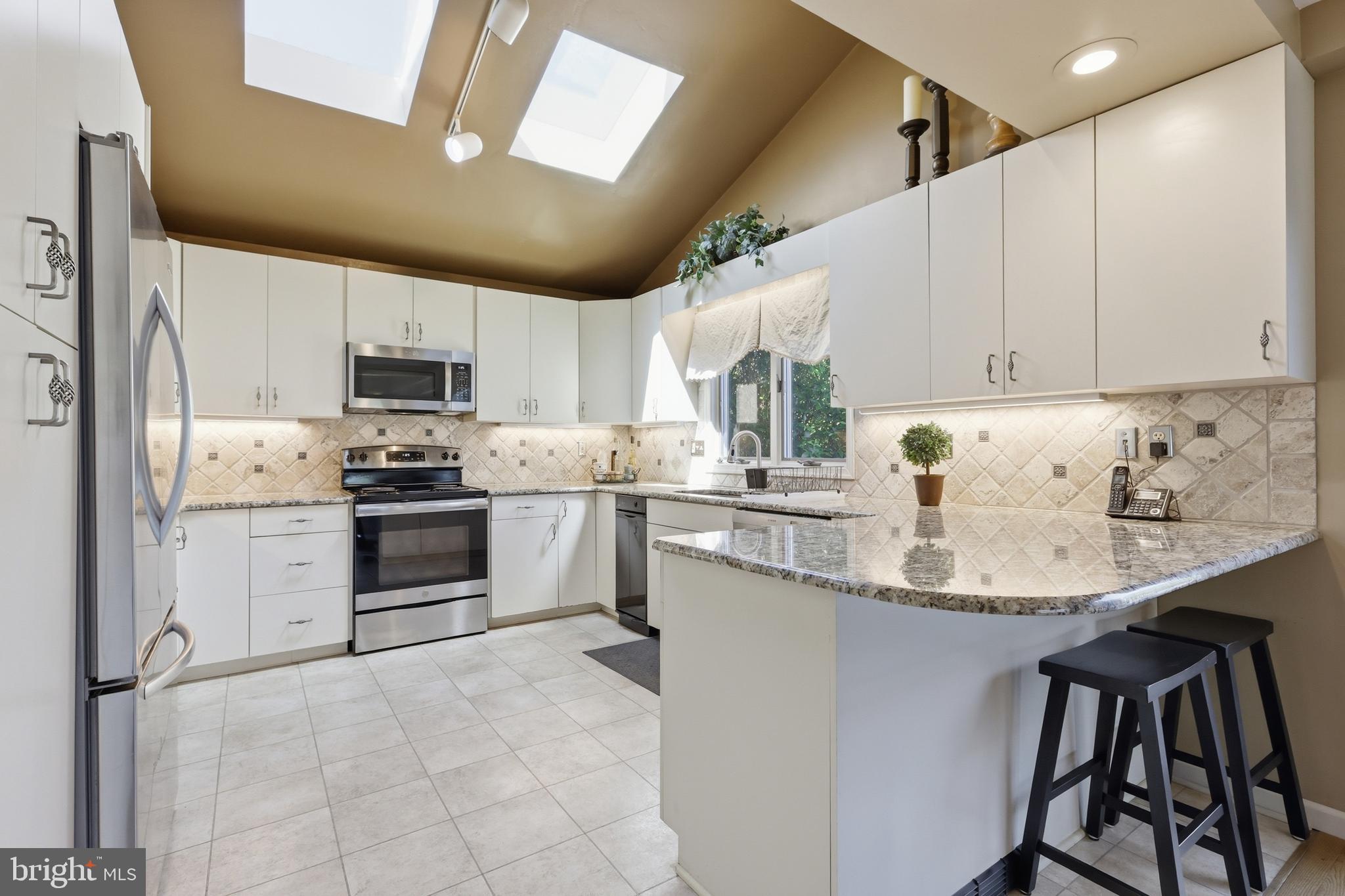 COUNTRY MEADOWS - Residential