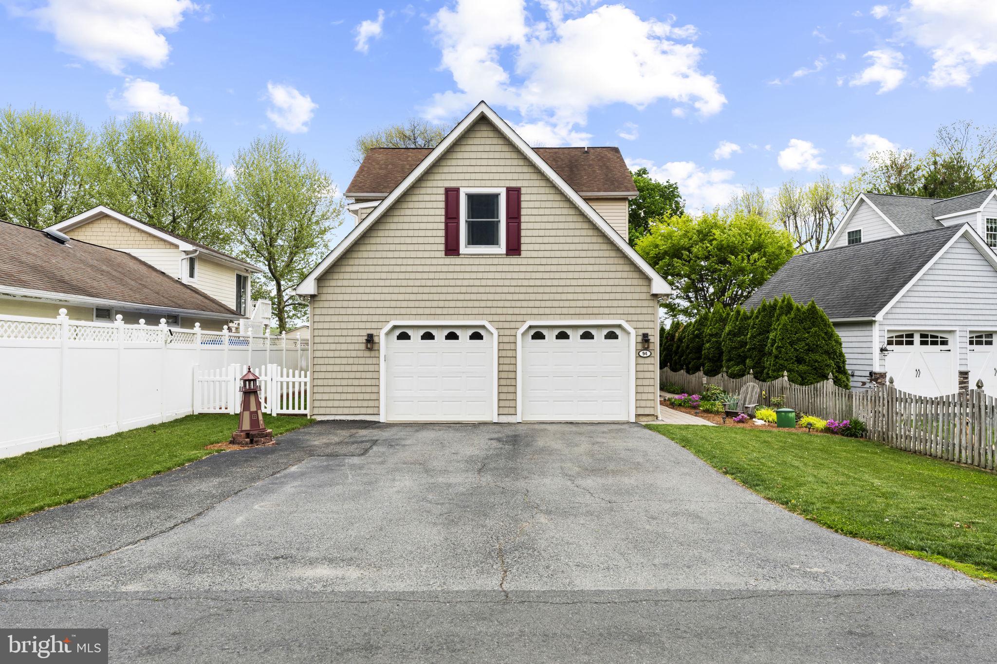 WOODCREST SHORES - Residential