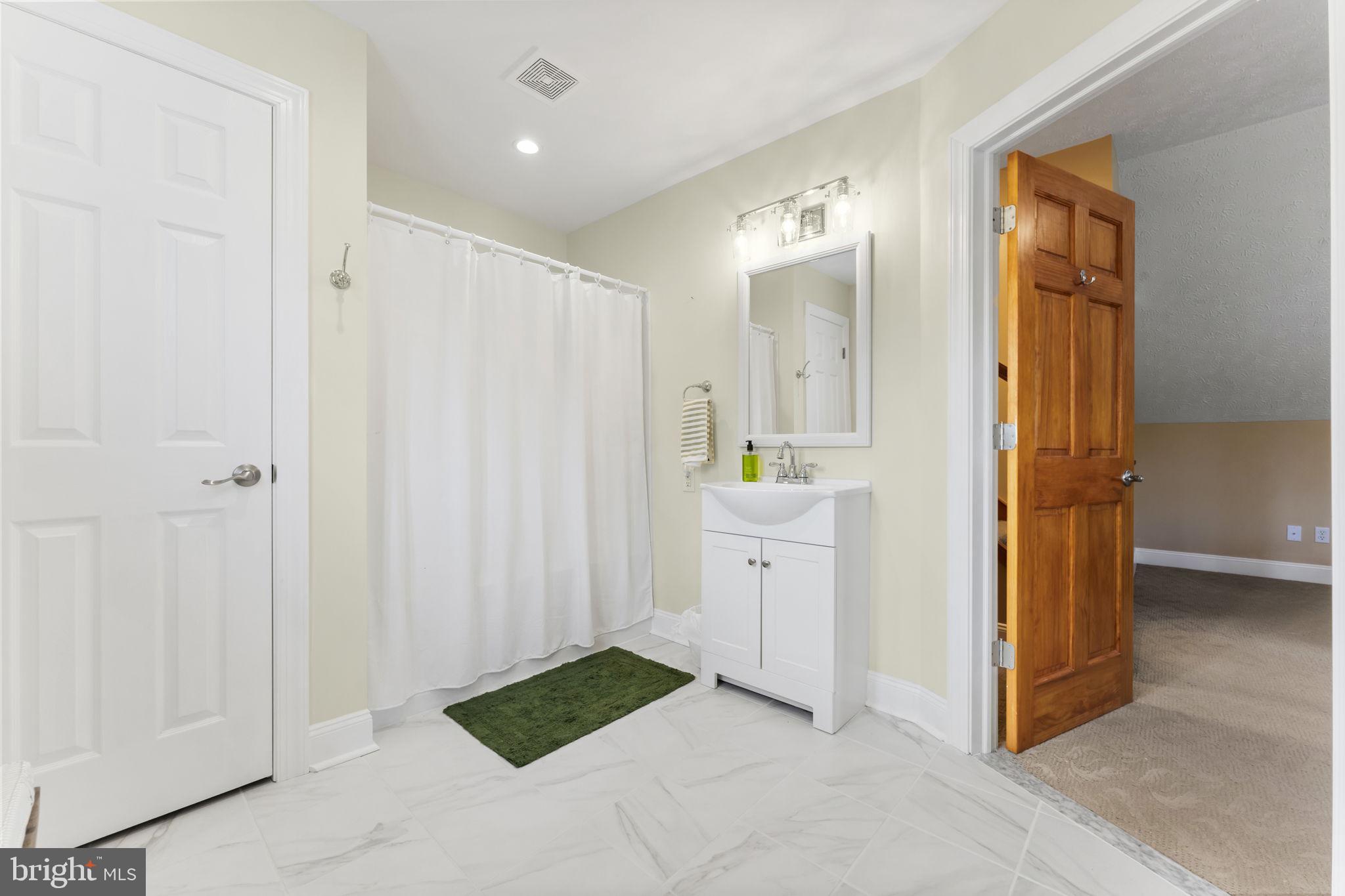 WOODCREST SHORES - Residential