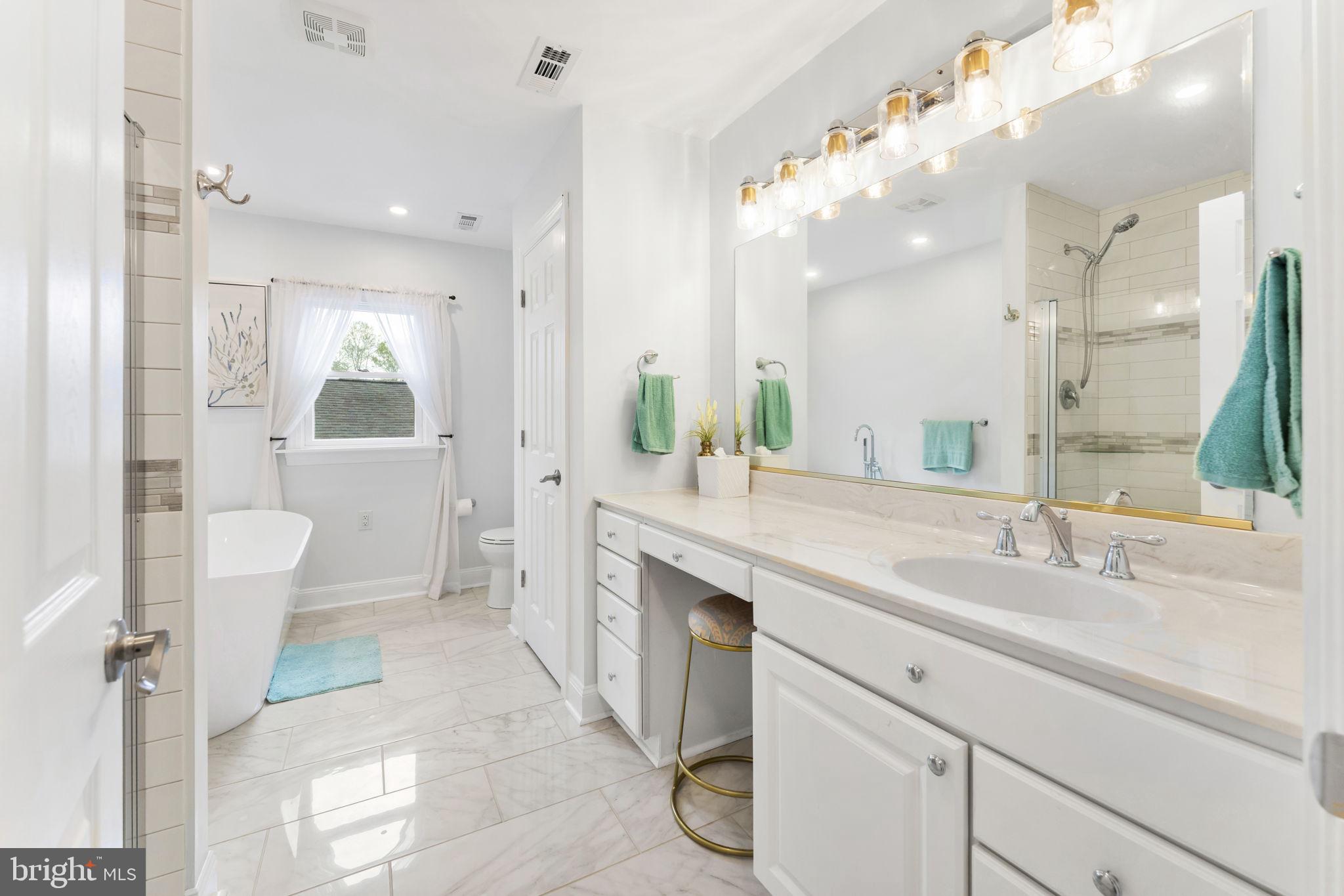 WOODCREST SHORES - Residential