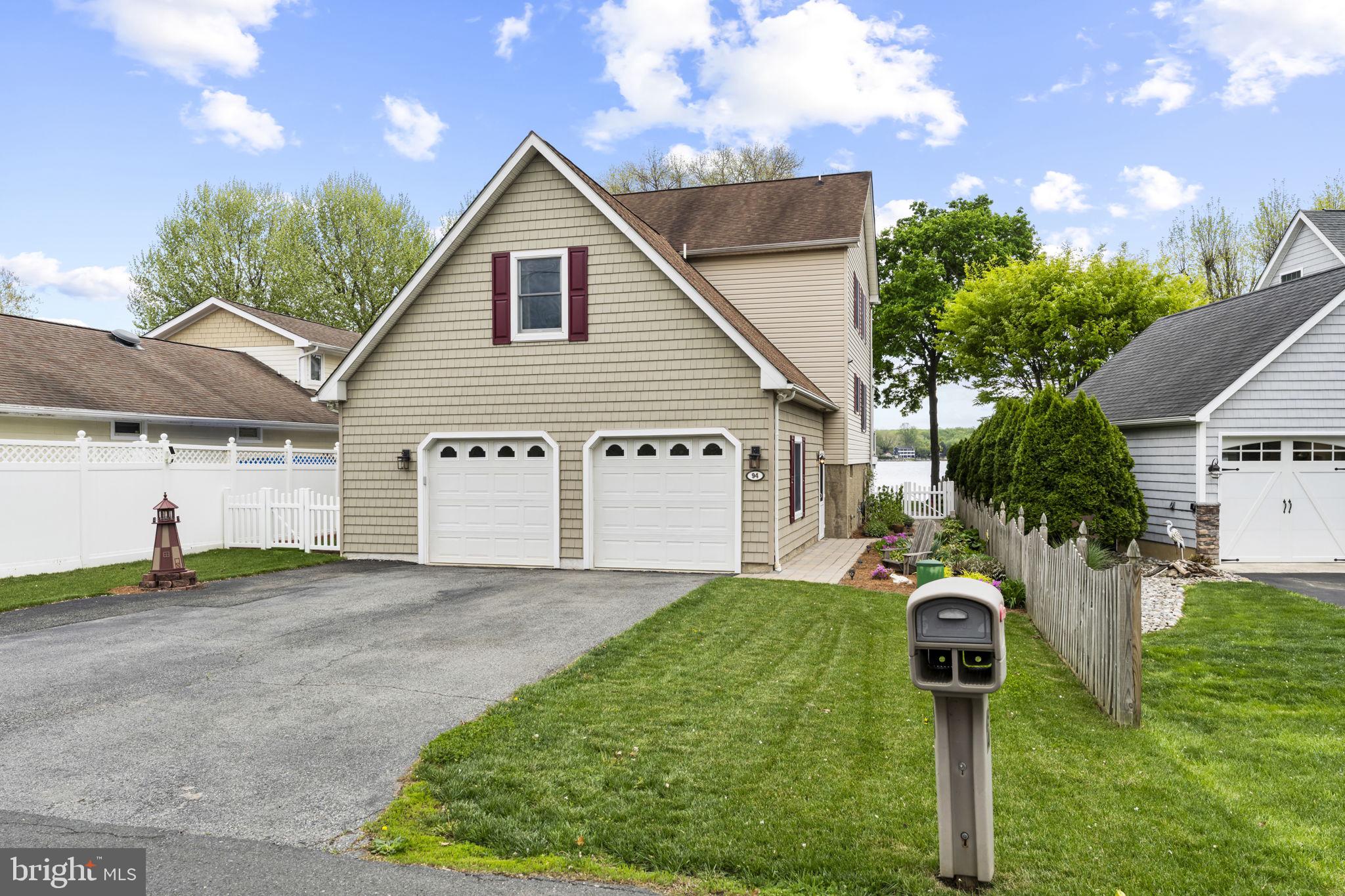 WOODCREST SHORES - Residential