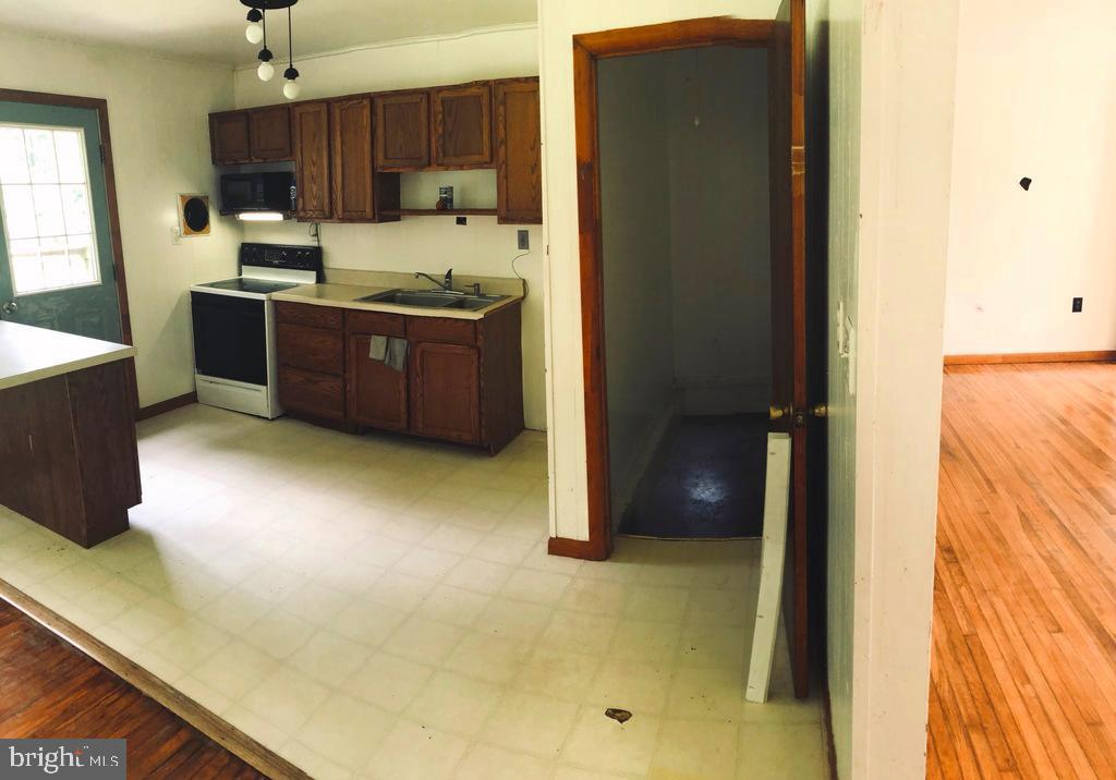 ROBIN HOOD MANOR - Residential