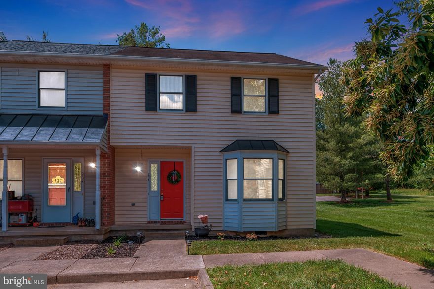 Adorable END UNIT townhome in Wankoma Village. Close to schools, parks, shopping, restaurants, commuter connections and more! 3 bedrooms, 2.5 baths with lots of natural light. Walk out to deck and stone patio.  New HVAC inside and out. New porch lights, new main level flooring & new vanity in hall bath.