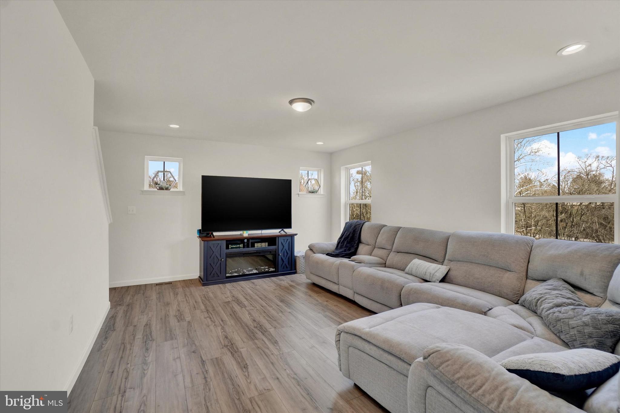 KURTZ SCHOOL VILLAS - Residential